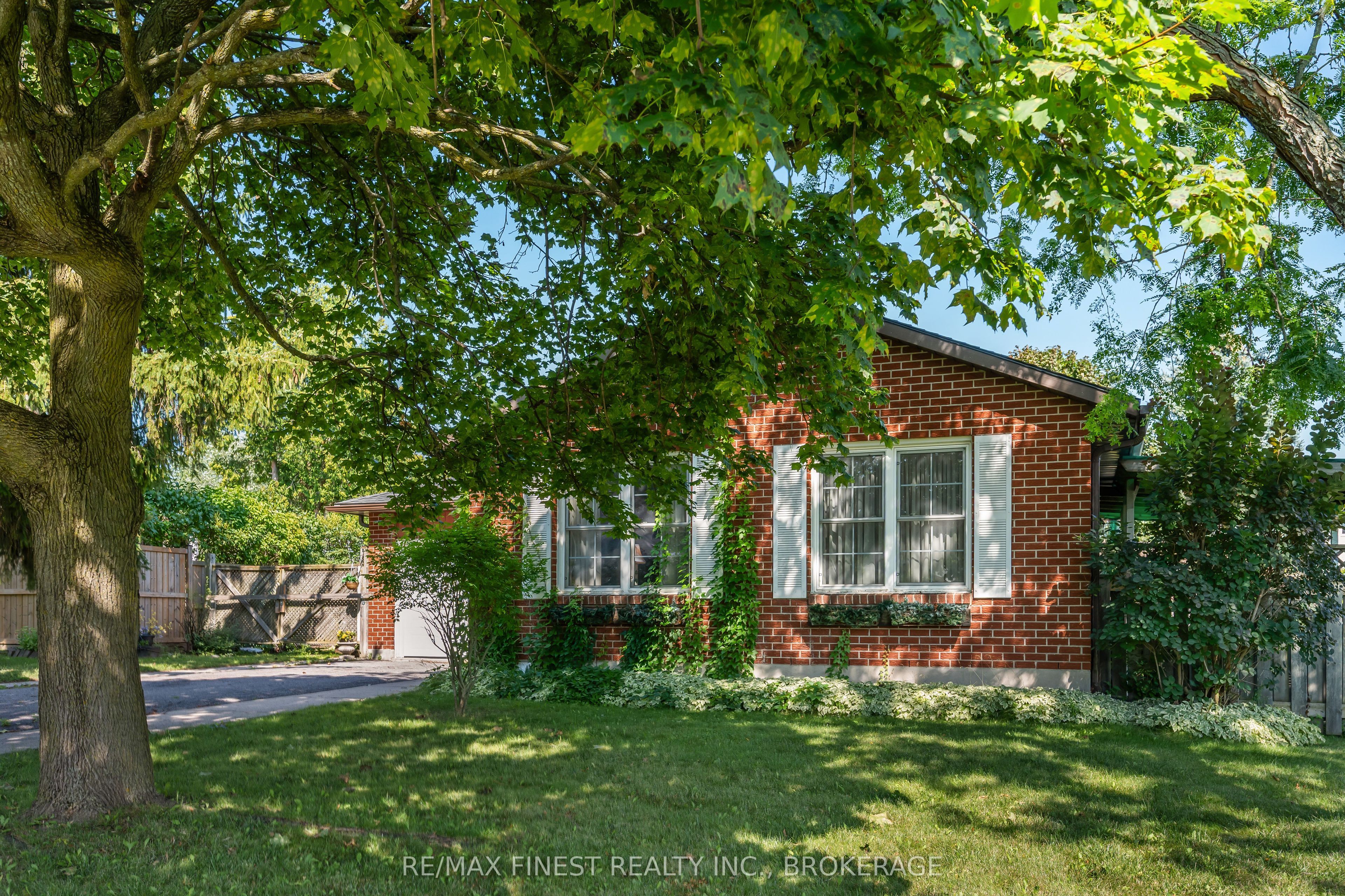 105 Grenadier Drive Property Photo 2