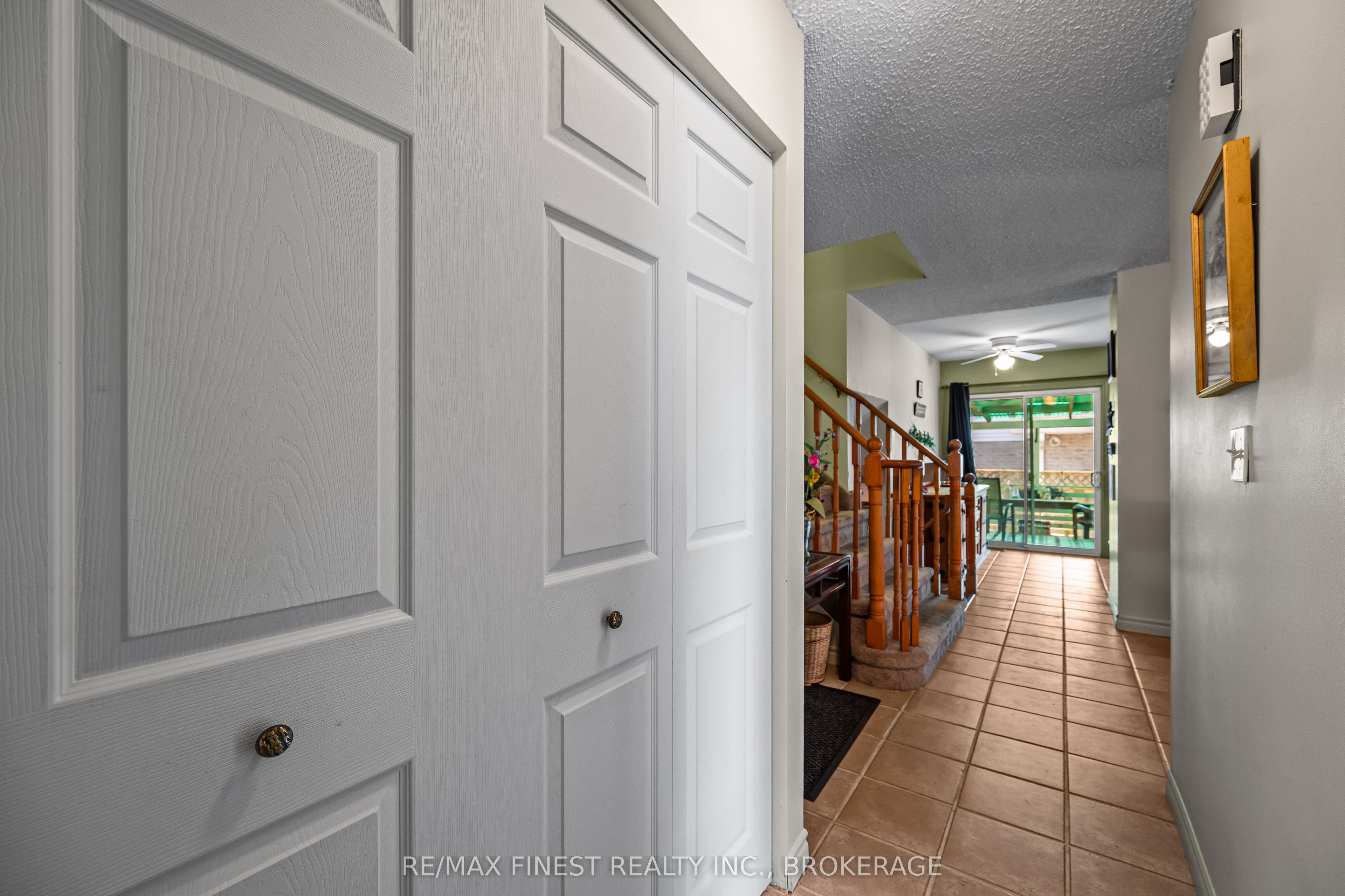 105 Grenadier Drive Property Photo 4
