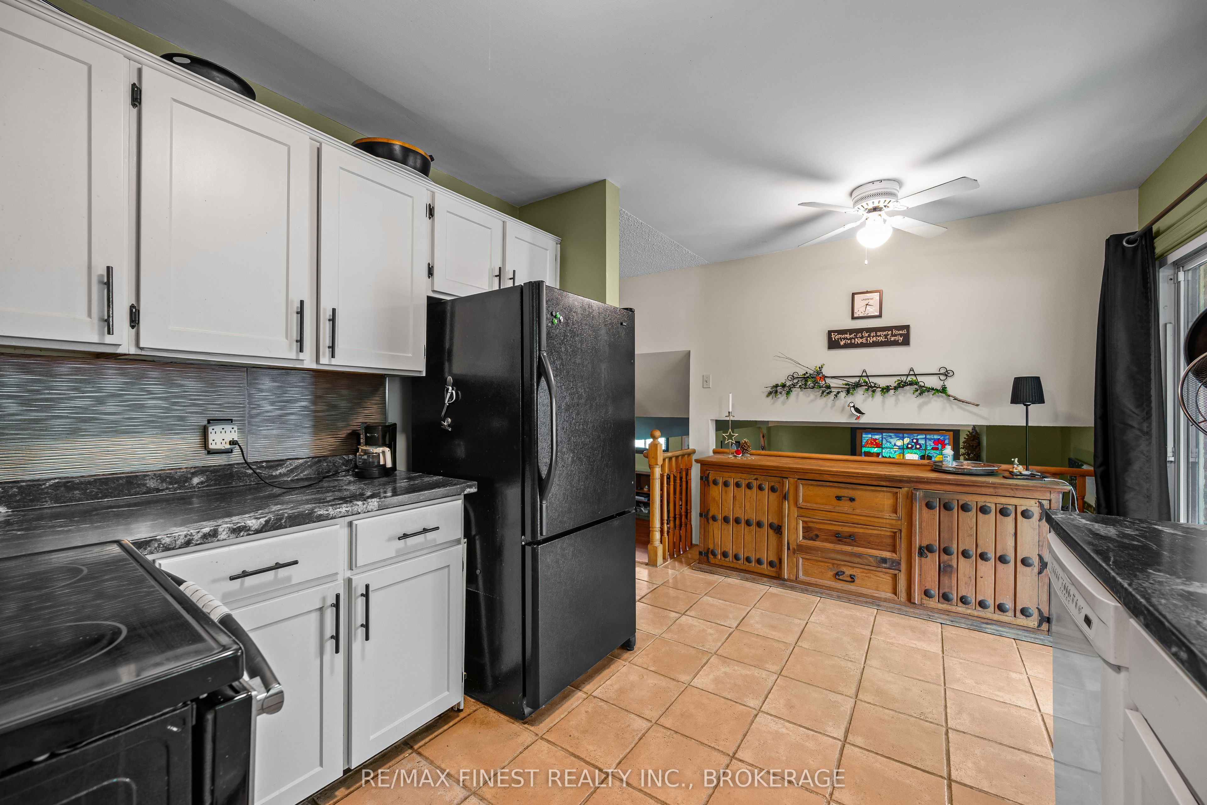 105 Grenadier Drive Property Photo 9