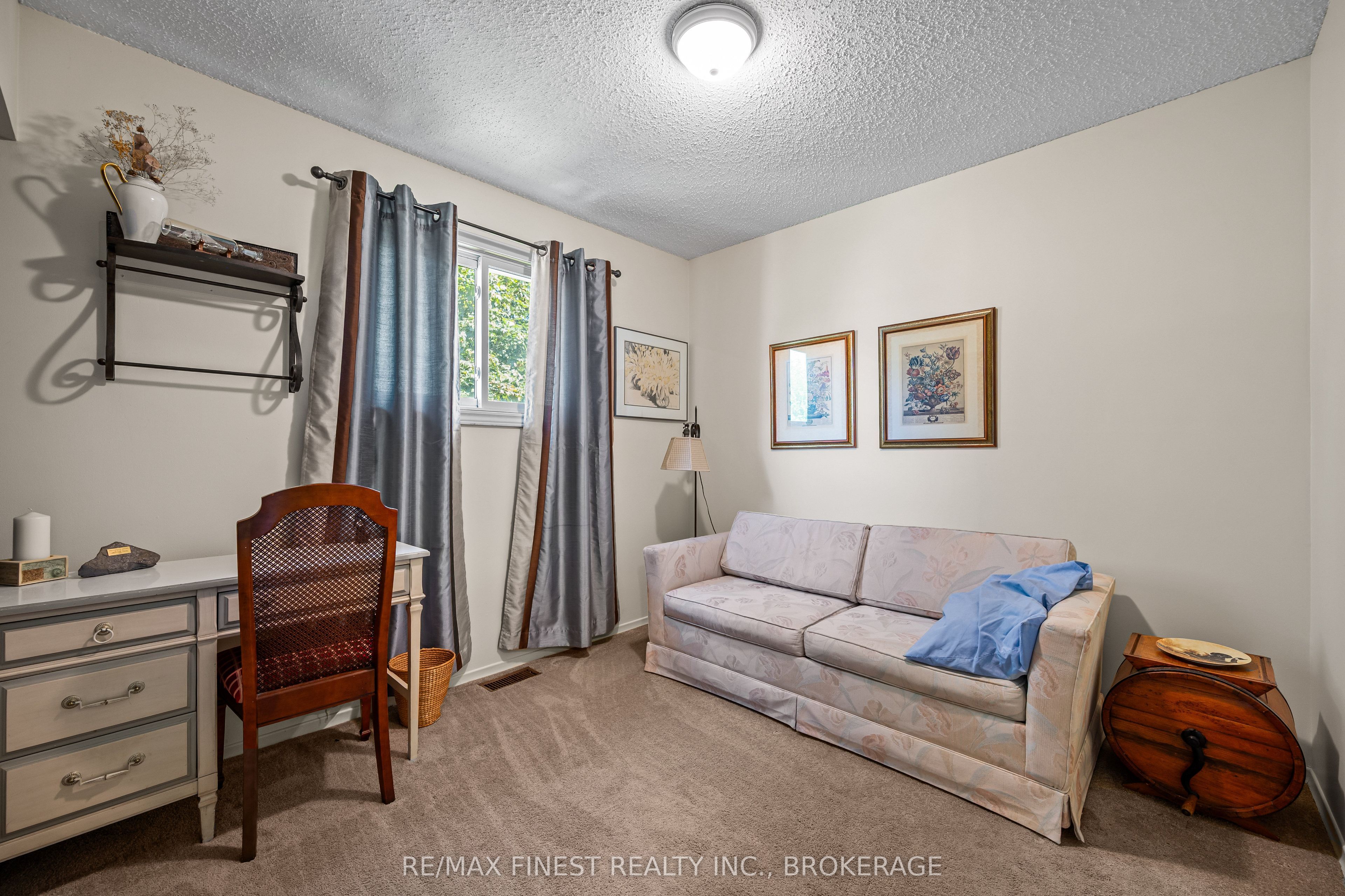 105 Grenadier Drive Property Photo 21