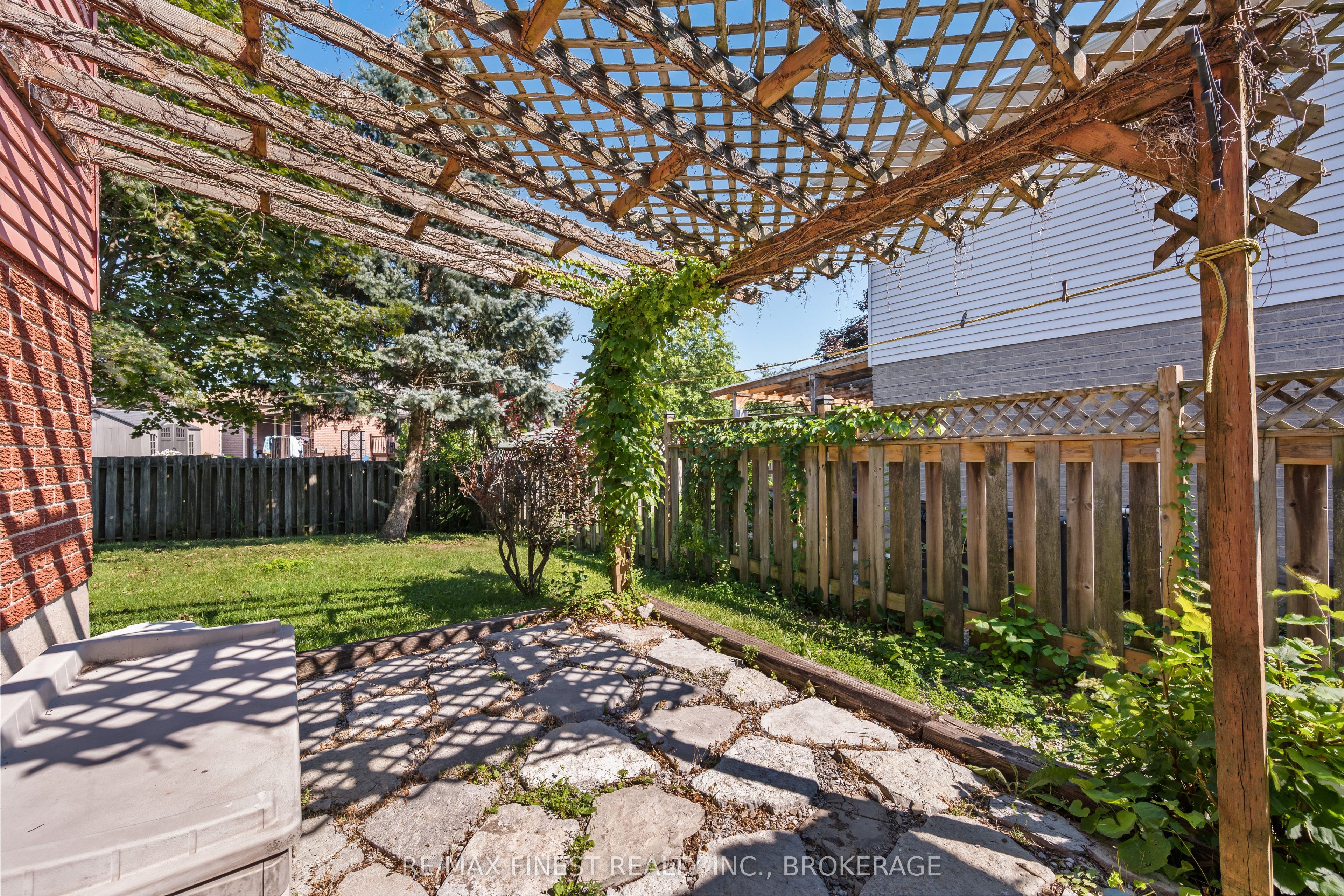 105 Grenadier Drive Property Photo 38