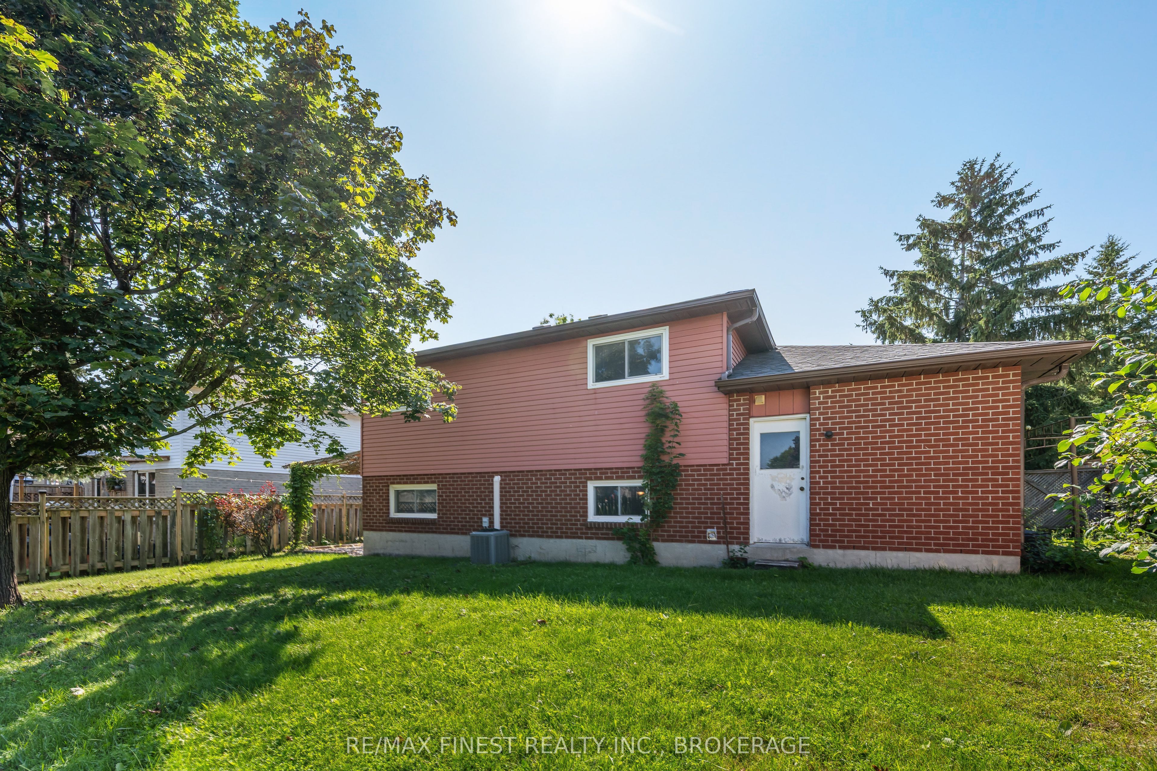 105 Grenadier Drive Property Photo 39