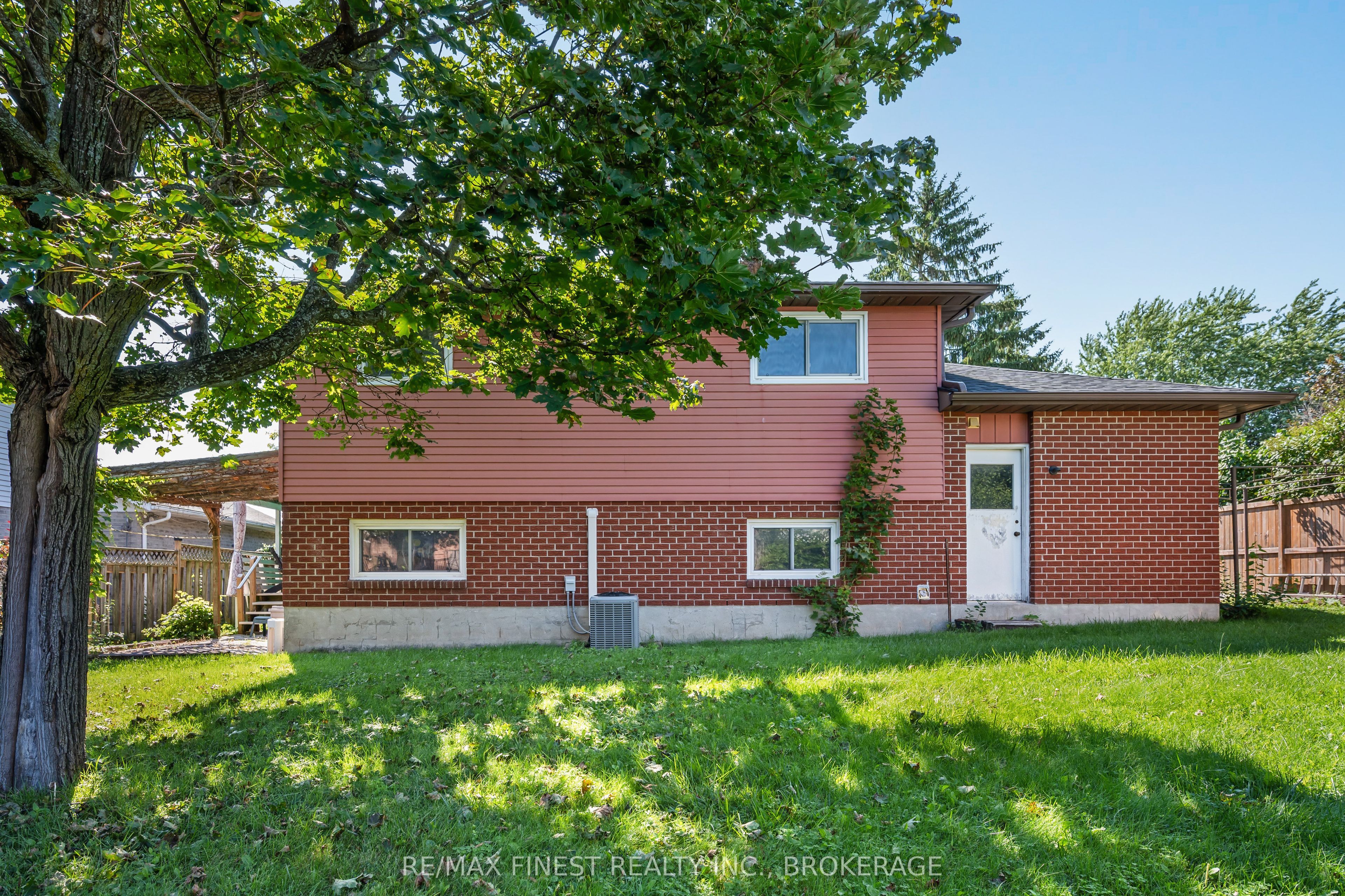 105 Grenadier Drive Property Photo 40