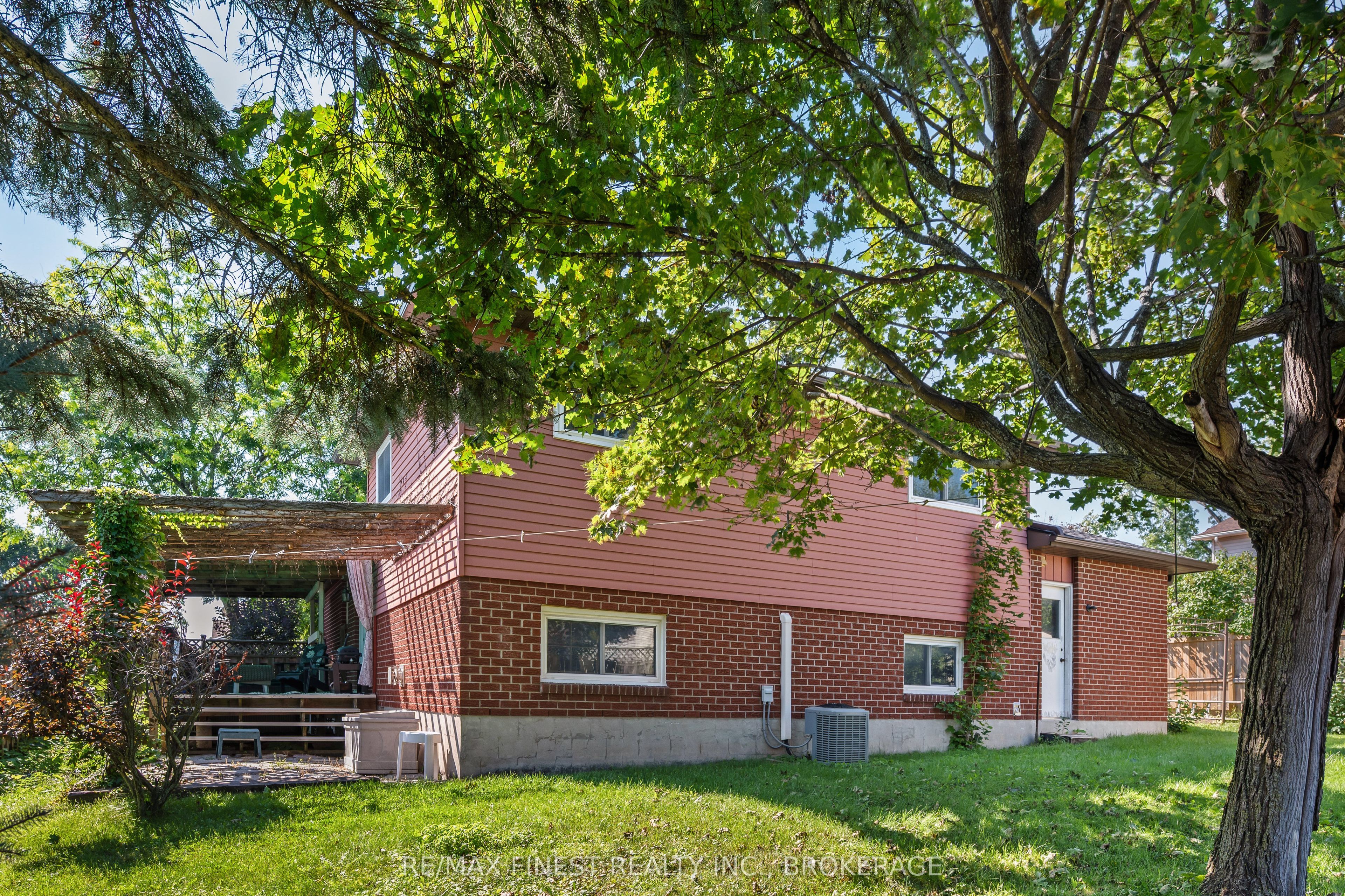 105 Grenadier Drive Property Photo 41