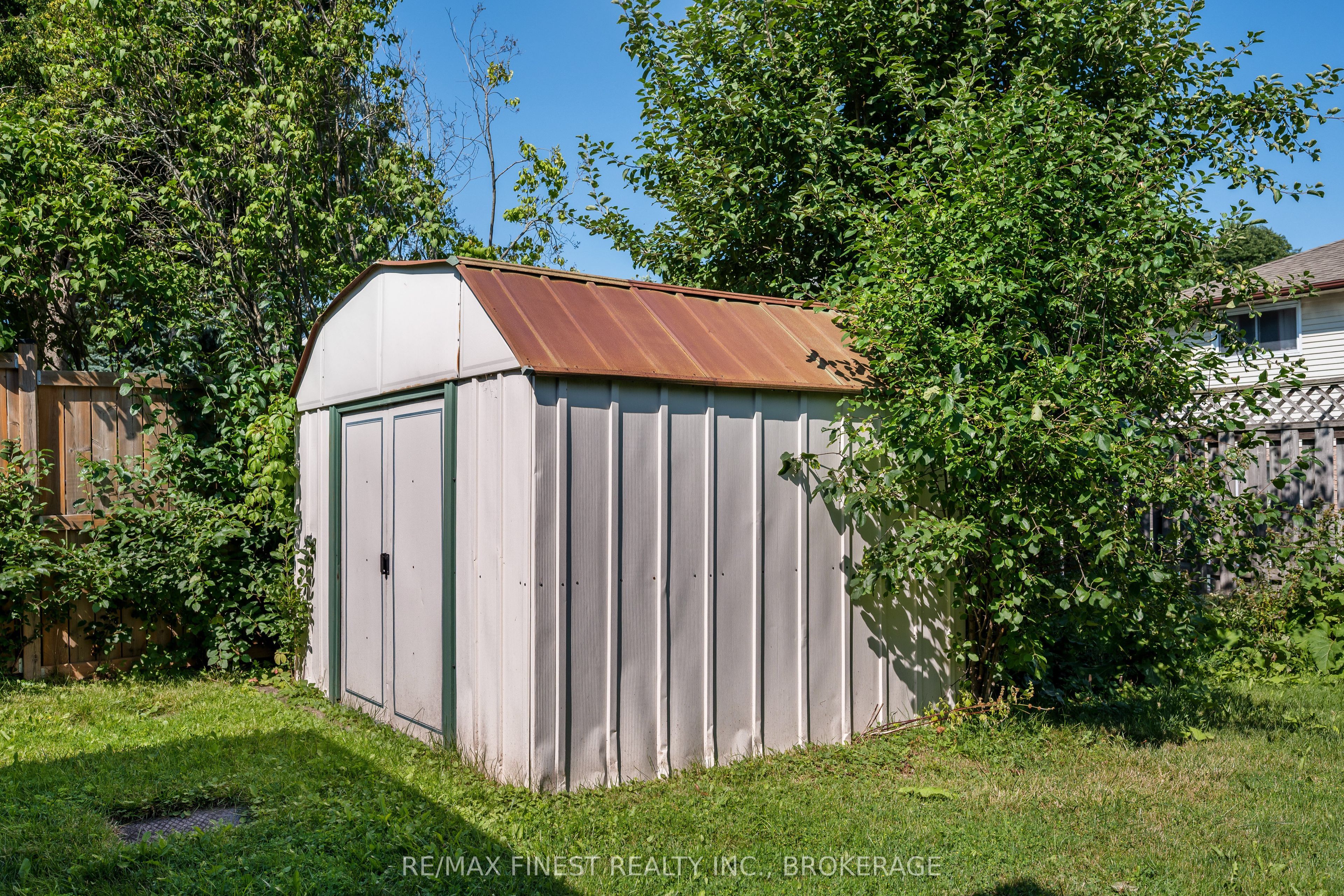 105 Grenadier Drive Property Photo 42