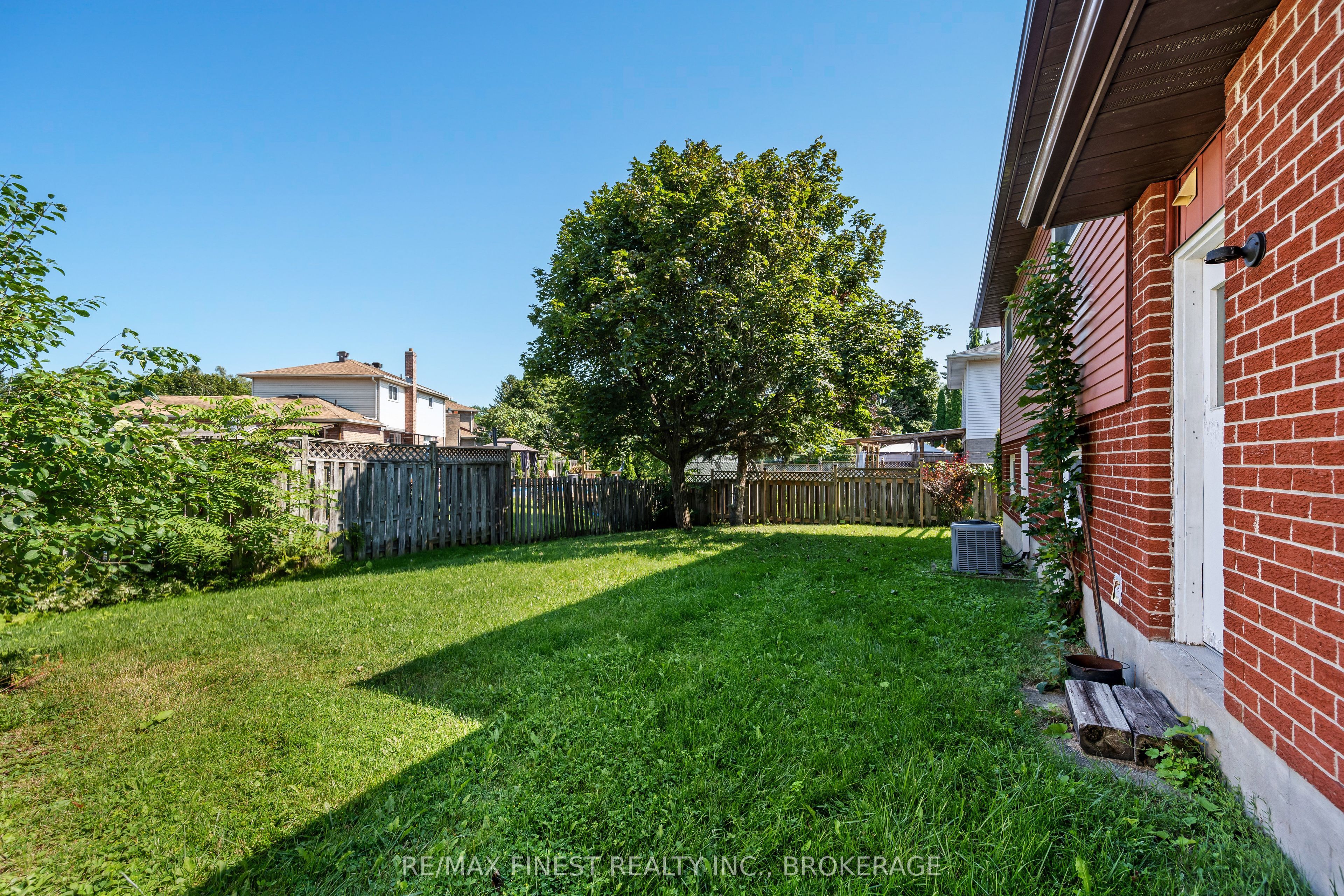 105 Grenadier Drive Property Photo 43