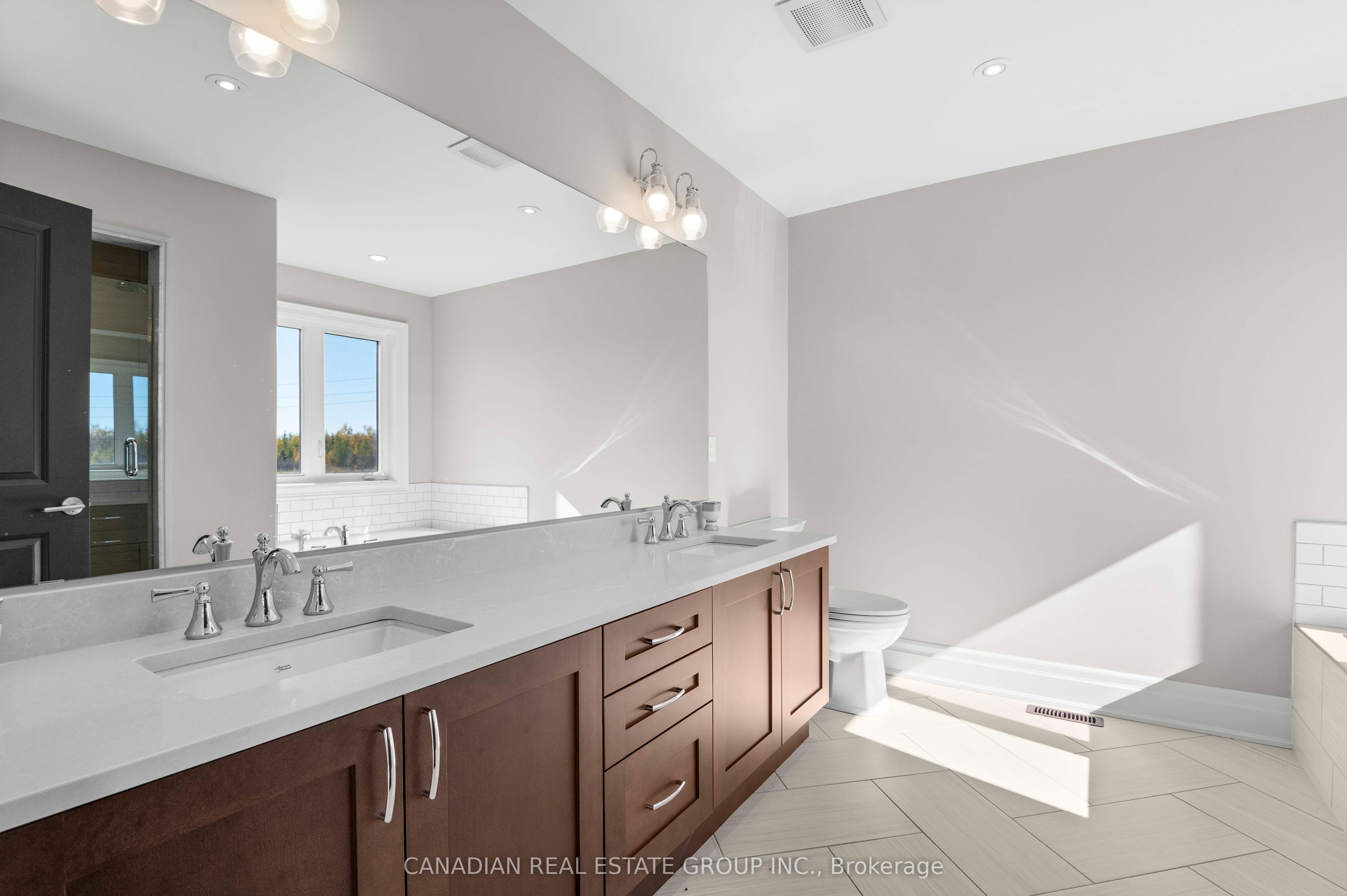 300 E Hagan Street E Property Photo 25
