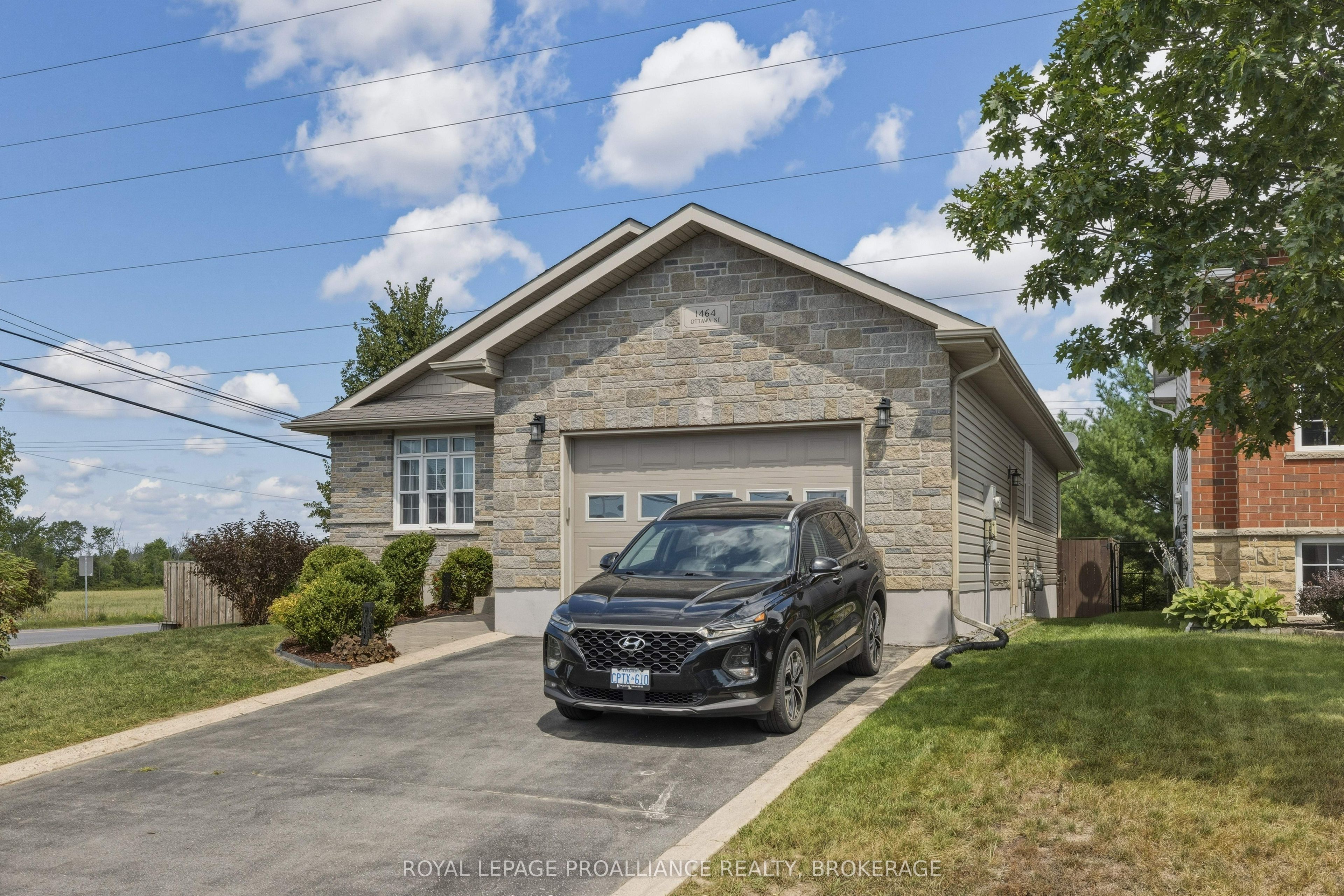 1464 Ottawa Street Property Photo 2