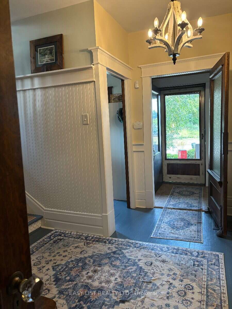 32 Nelson Street E Property Photo 6
