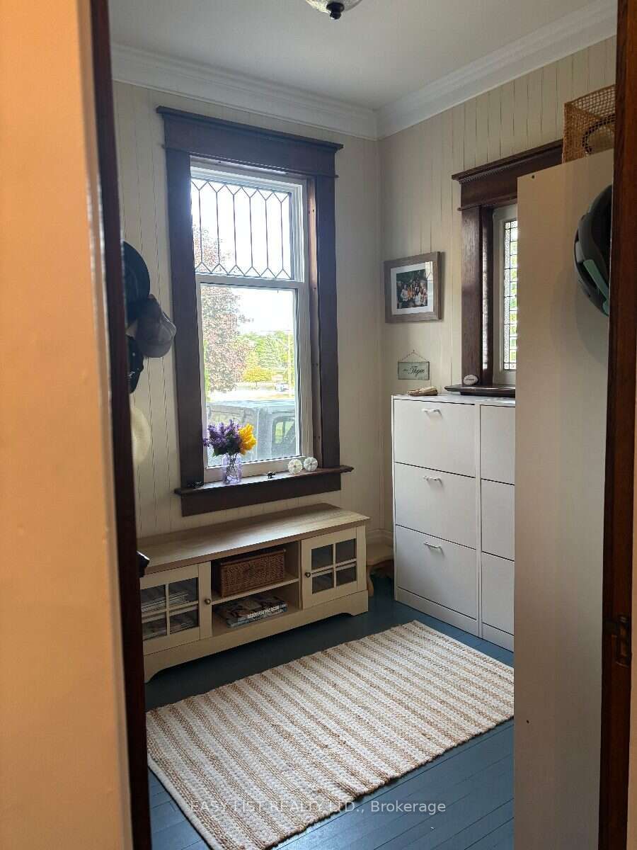 32 Nelson Street E Property Photo 7