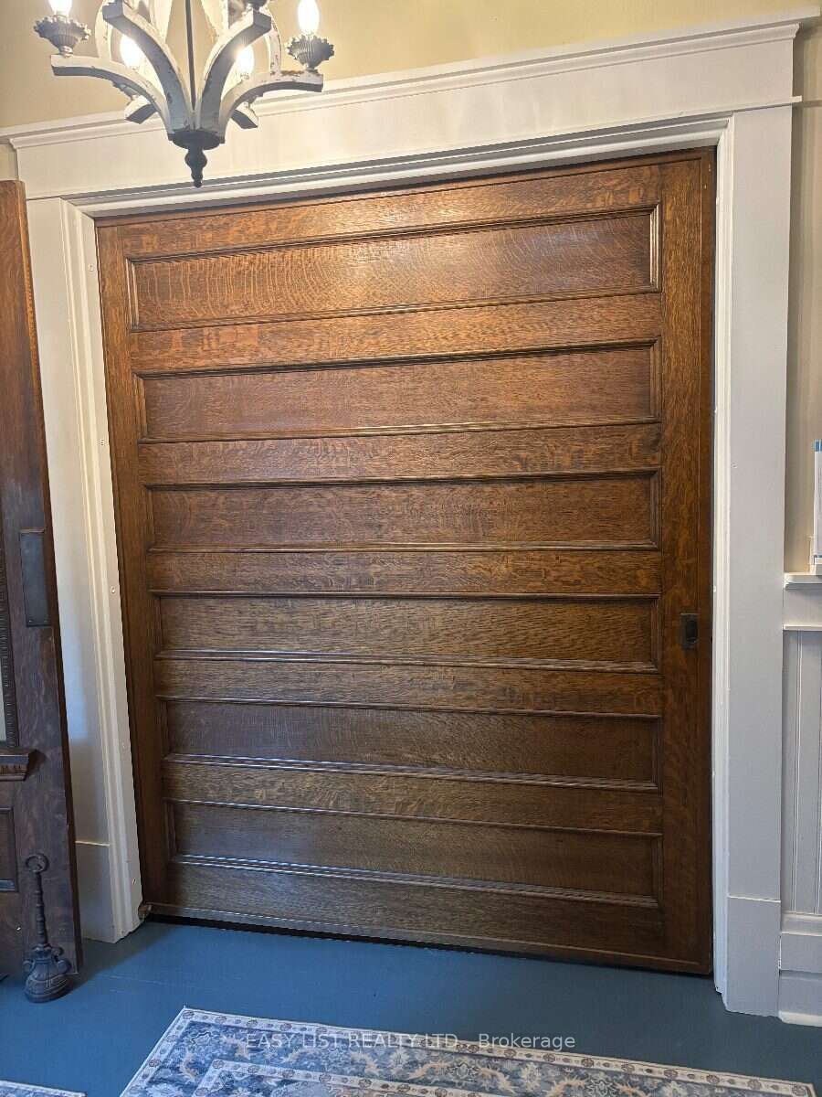 32 Nelson Street E Property Photo 8
