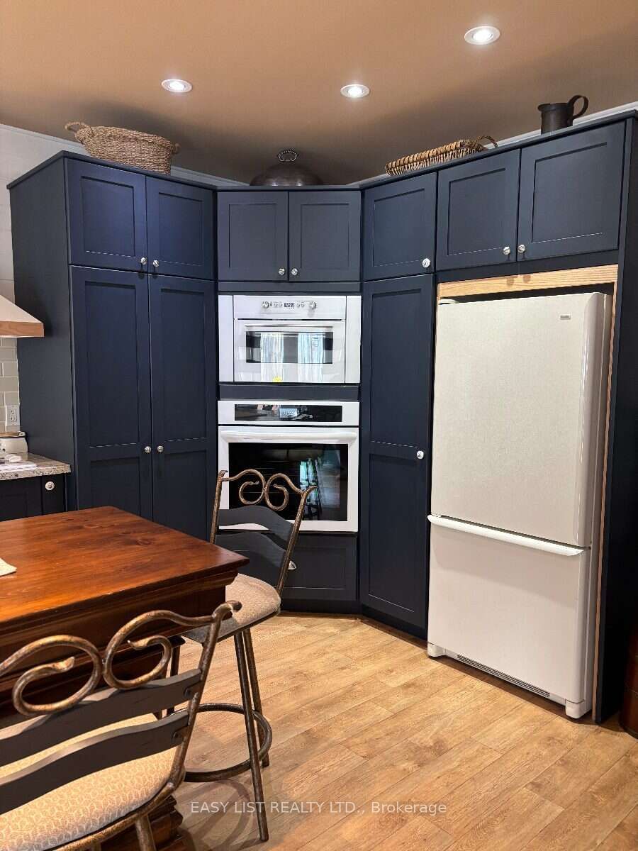 32 Nelson Street E Property Photo 14