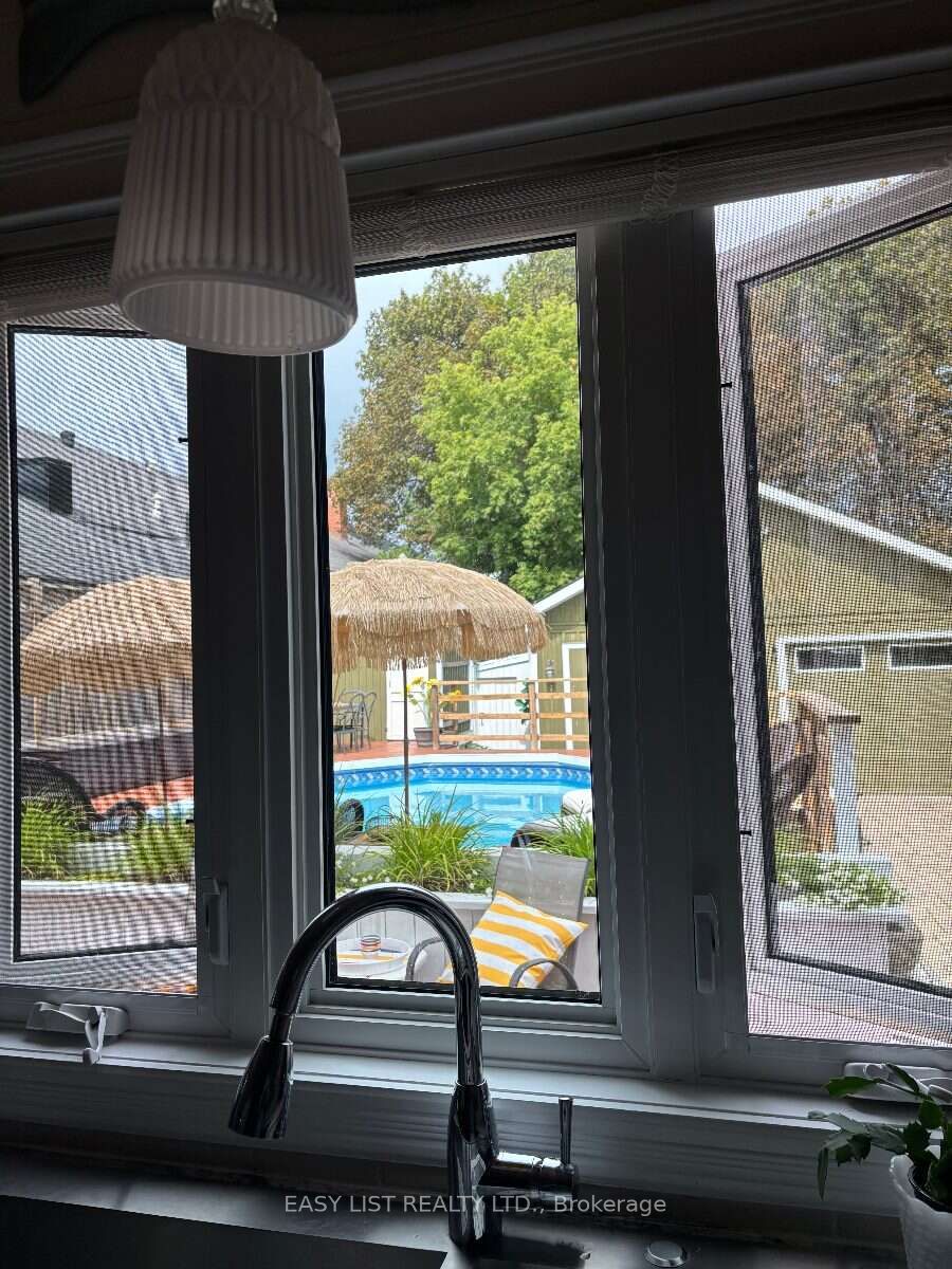 32 Nelson Street E Property Photo 24