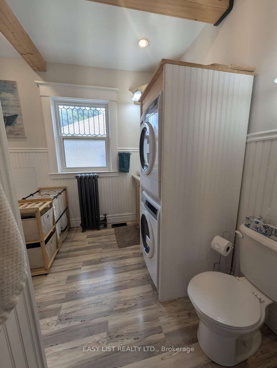 32 Nelson Street E Property Photo 45