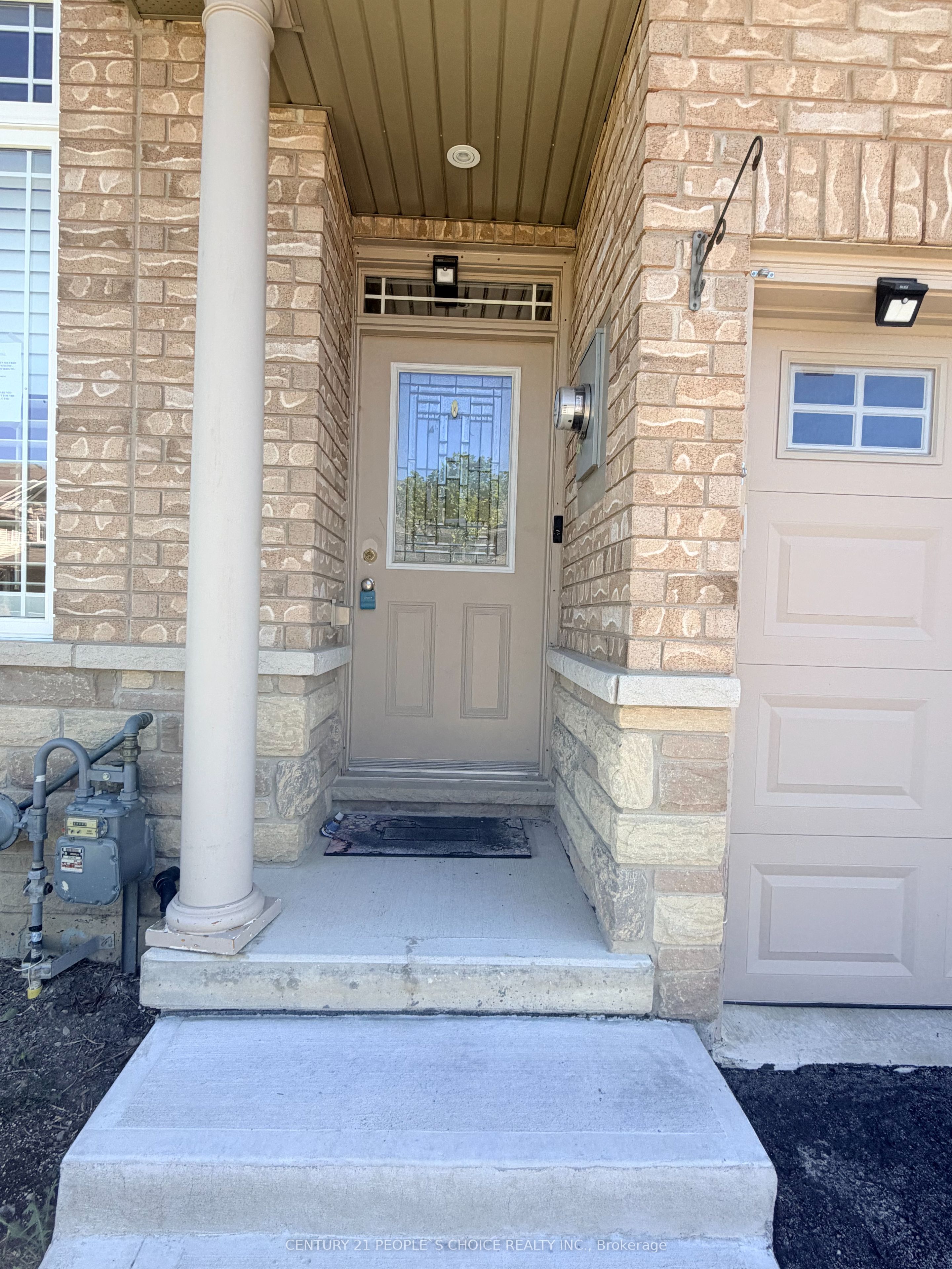 4 Charleswood Crescent Property Photo 2