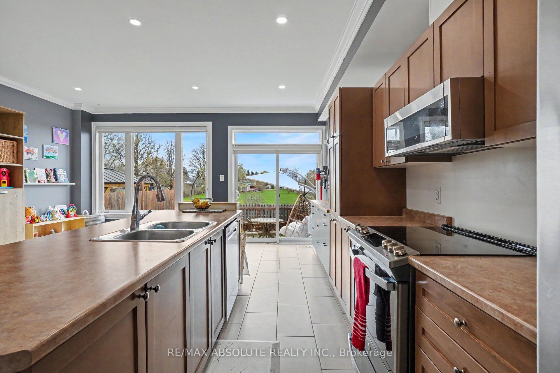 185 Desmond Trudeau Drive Property Photo 5