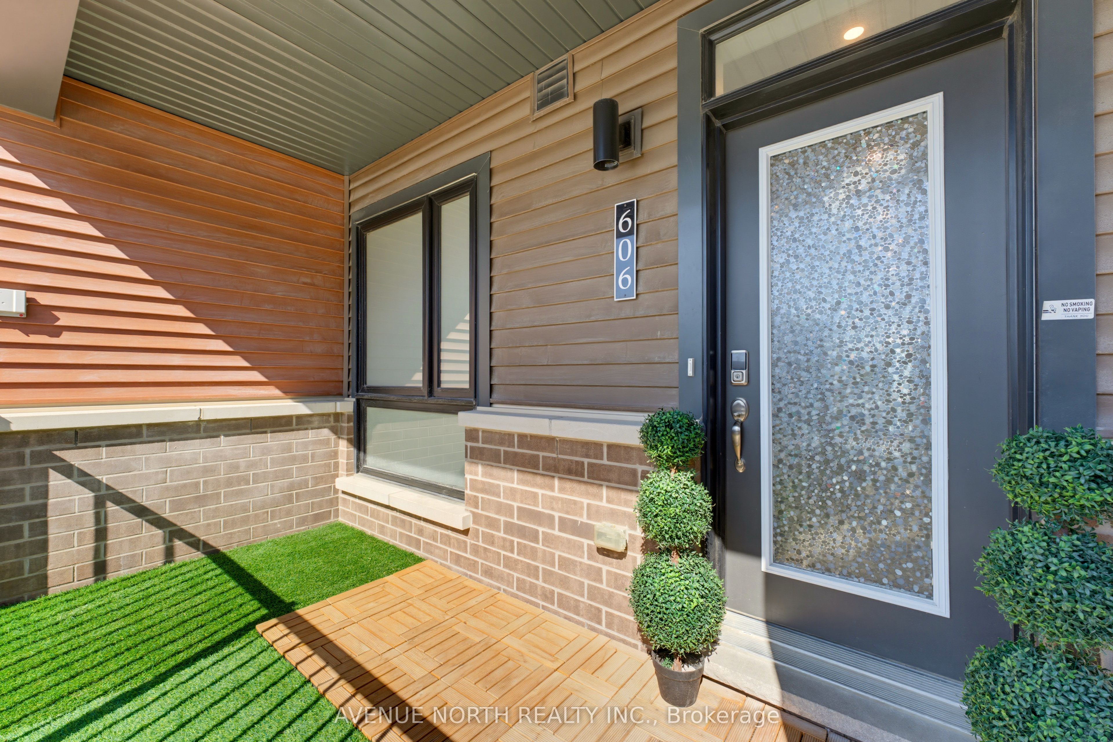 606 Parnian Private Property Photo 6