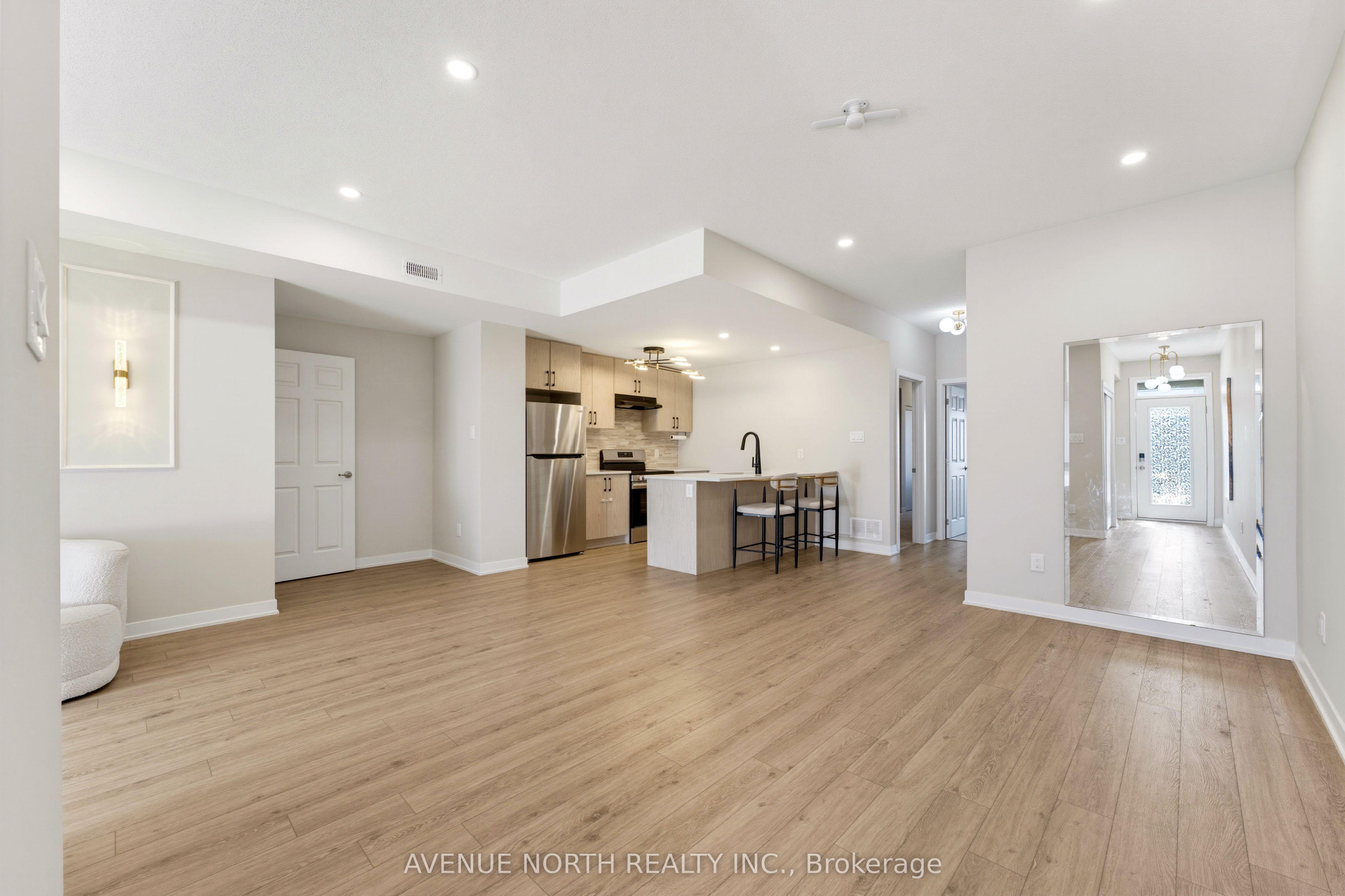 606 Parnian Private Property Photo 8