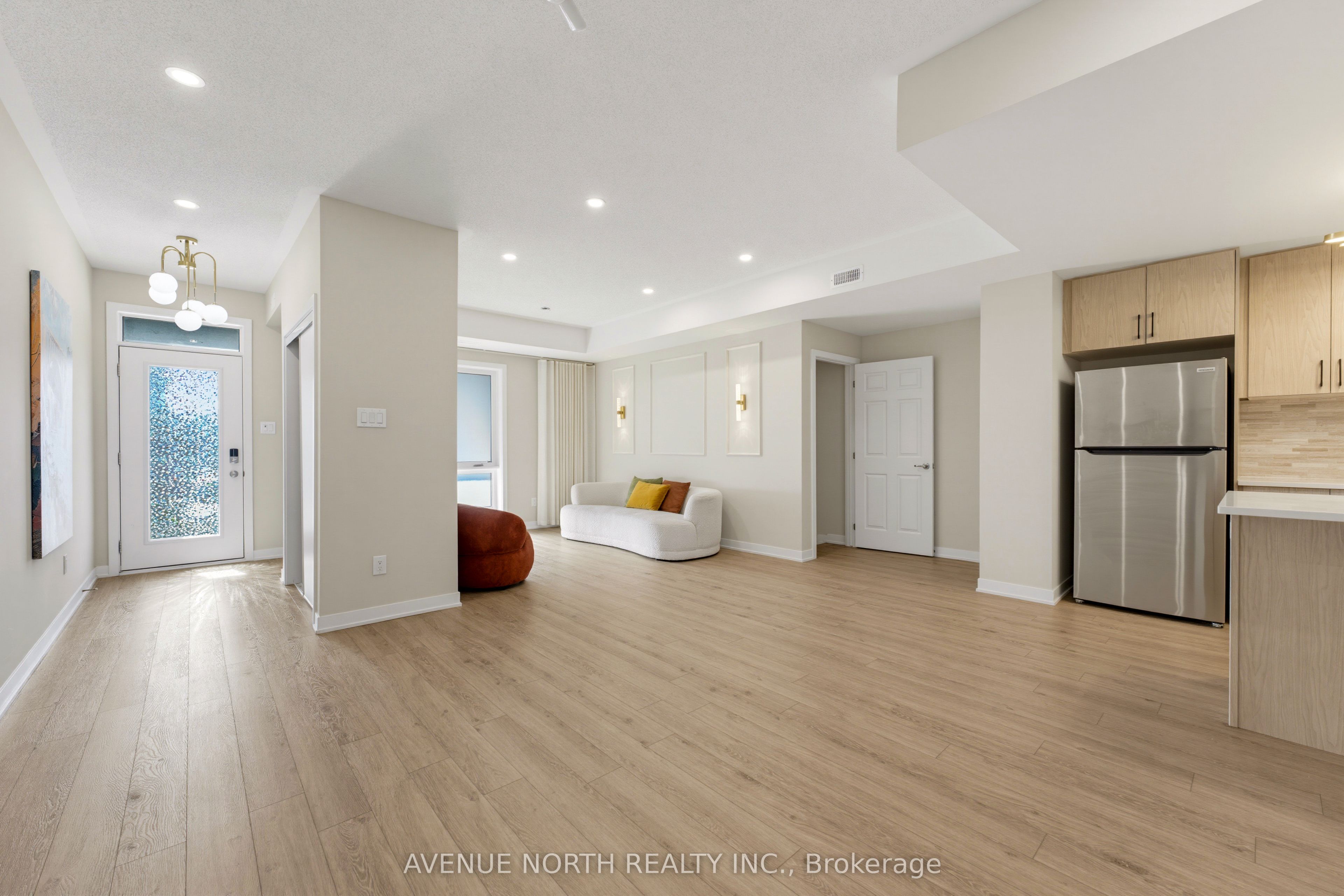 606 Parnian Private Property Photo 9