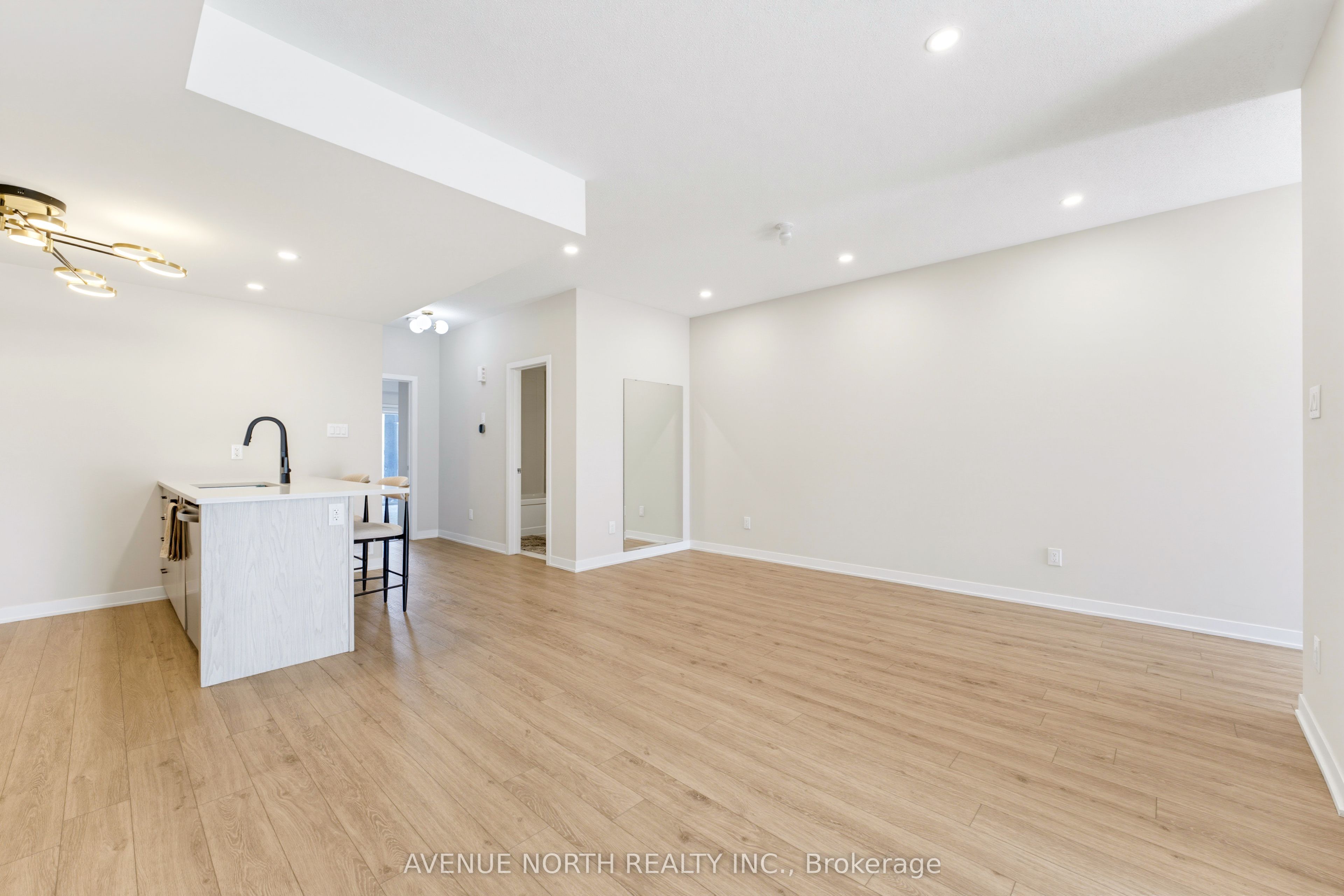 606 Parnian Private Property Photo 10