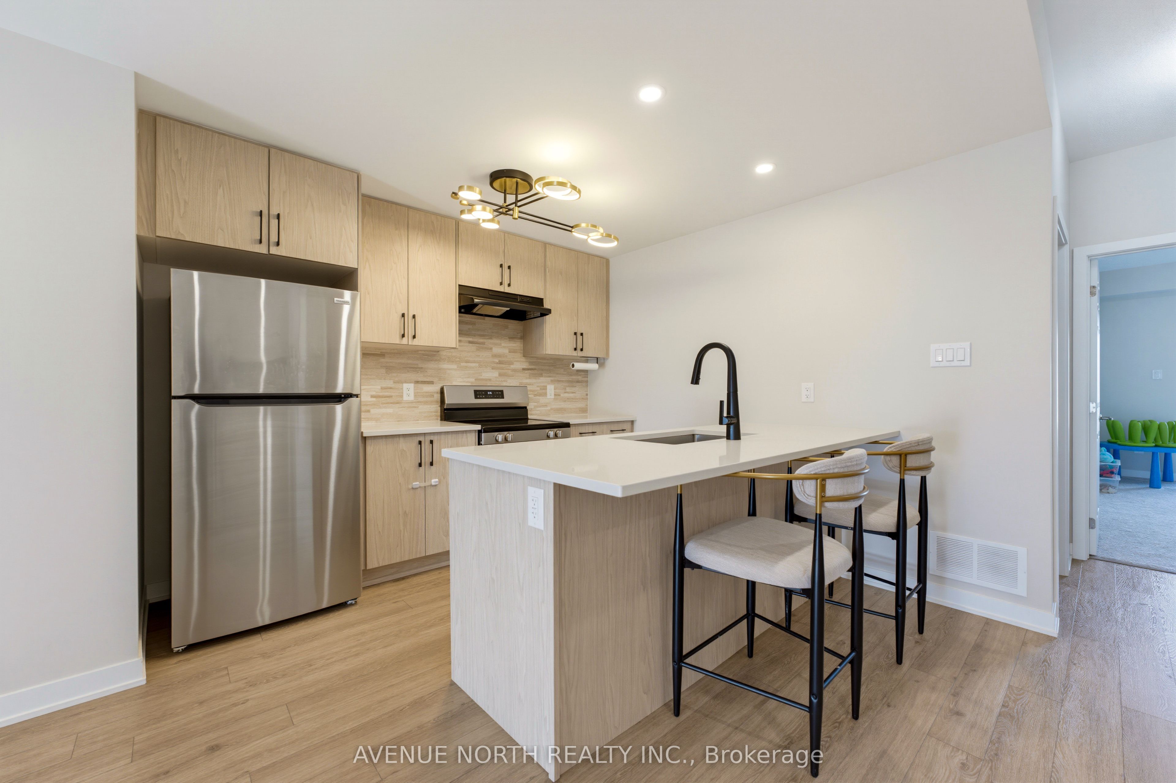 606 Parnian Private Property Photo 11