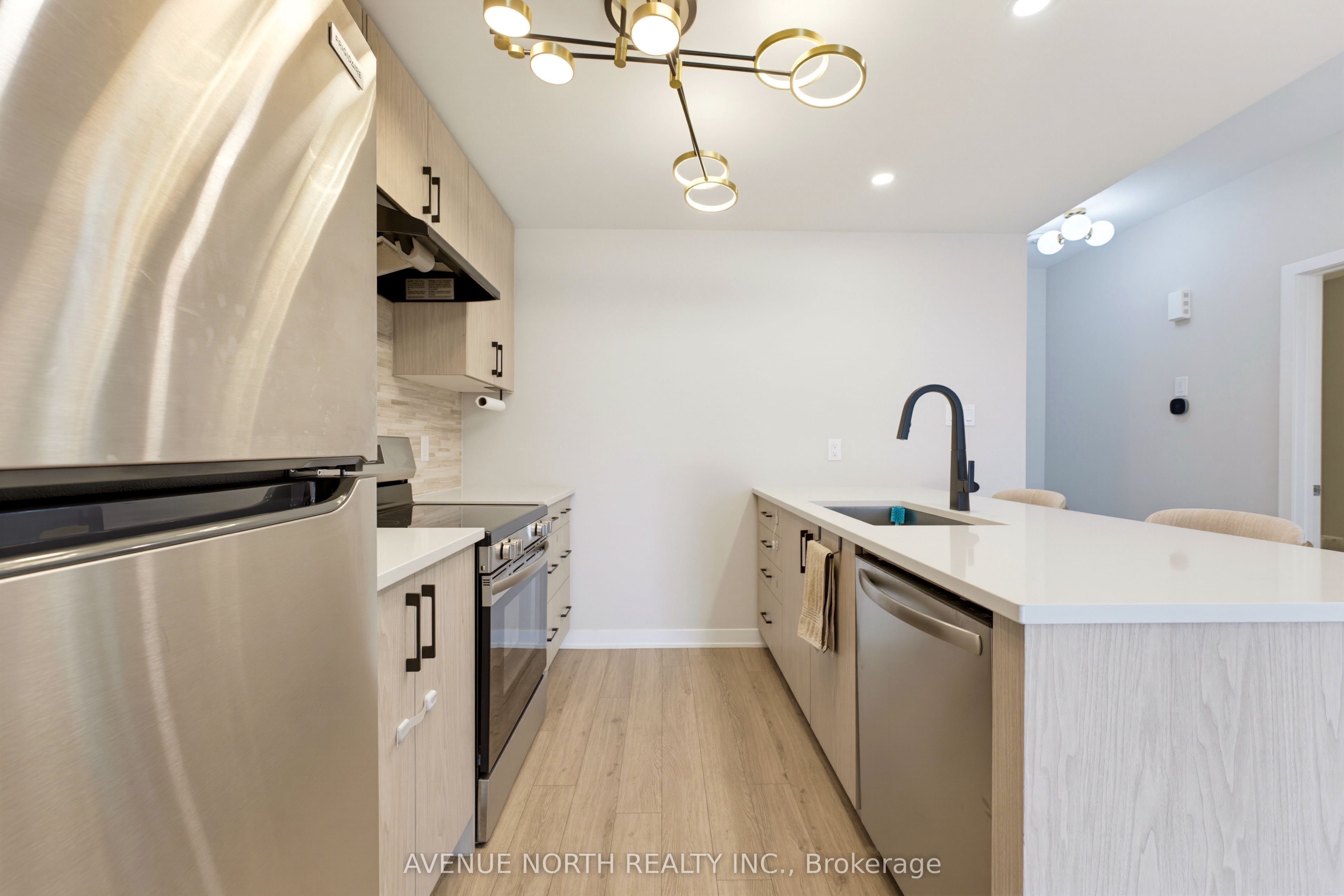 606 Parnian Private Property Photo 12
