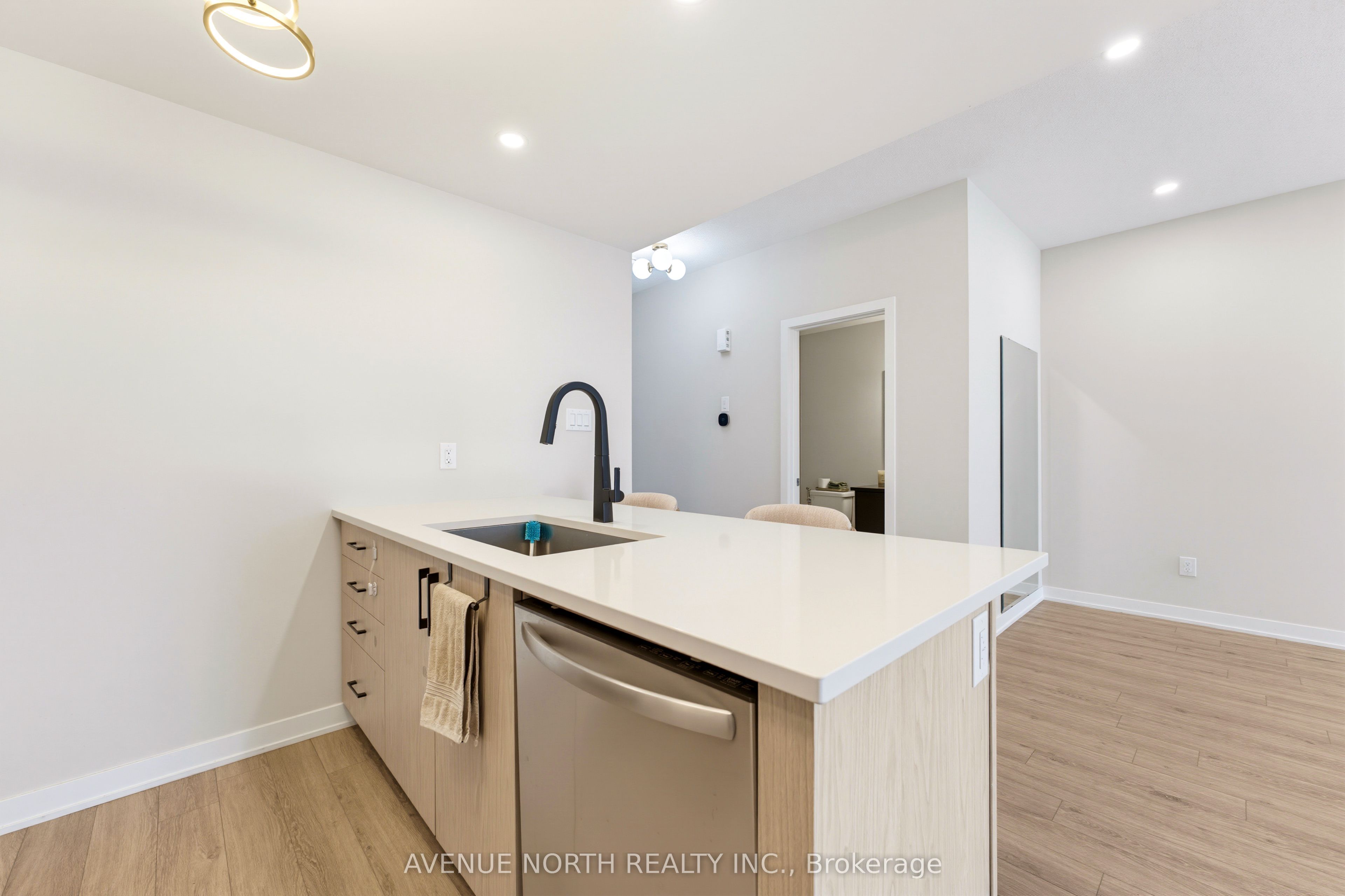 606 Parnian Private Property Photo 13