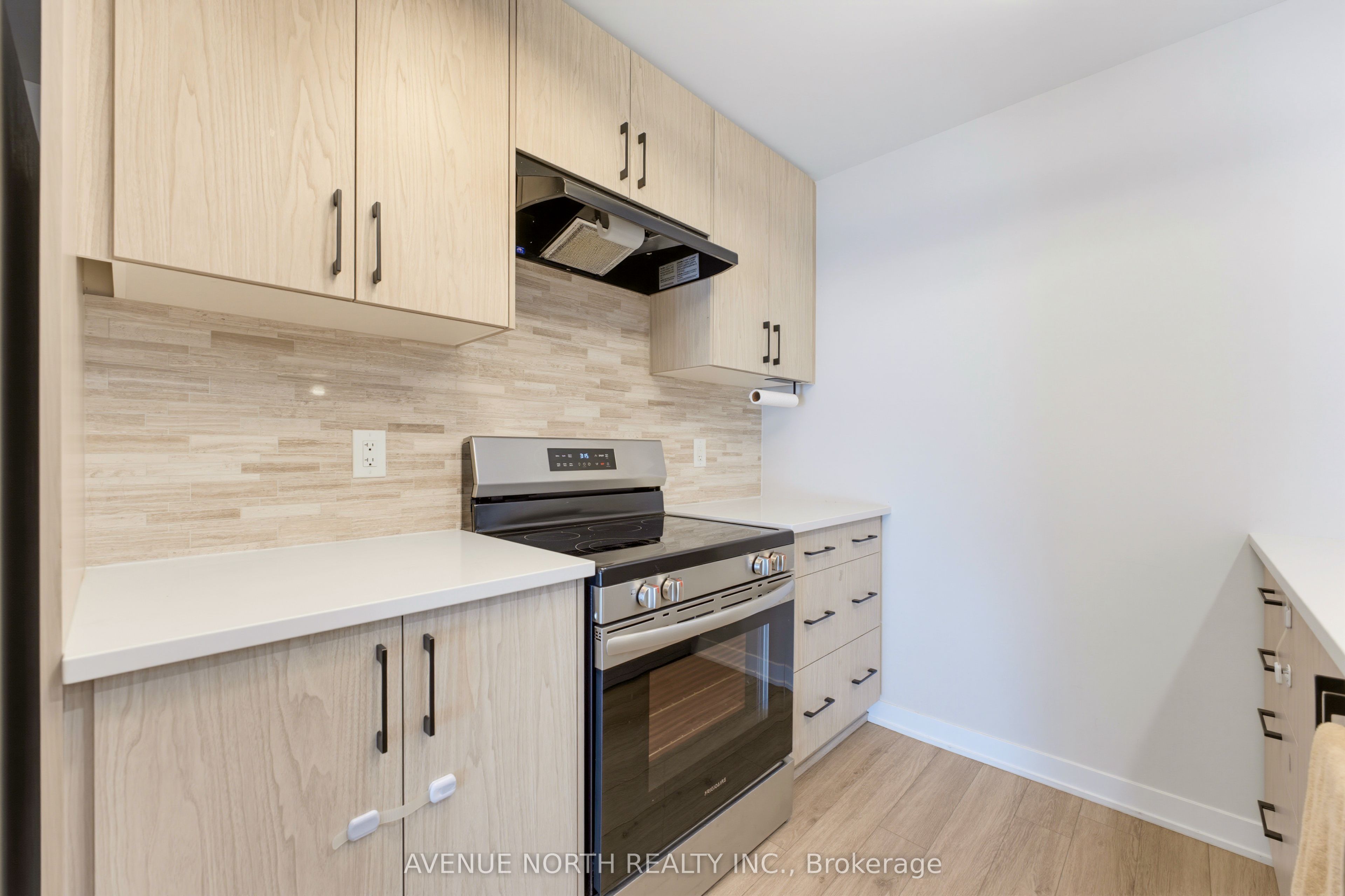 606 Parnian Private Property Photo 14