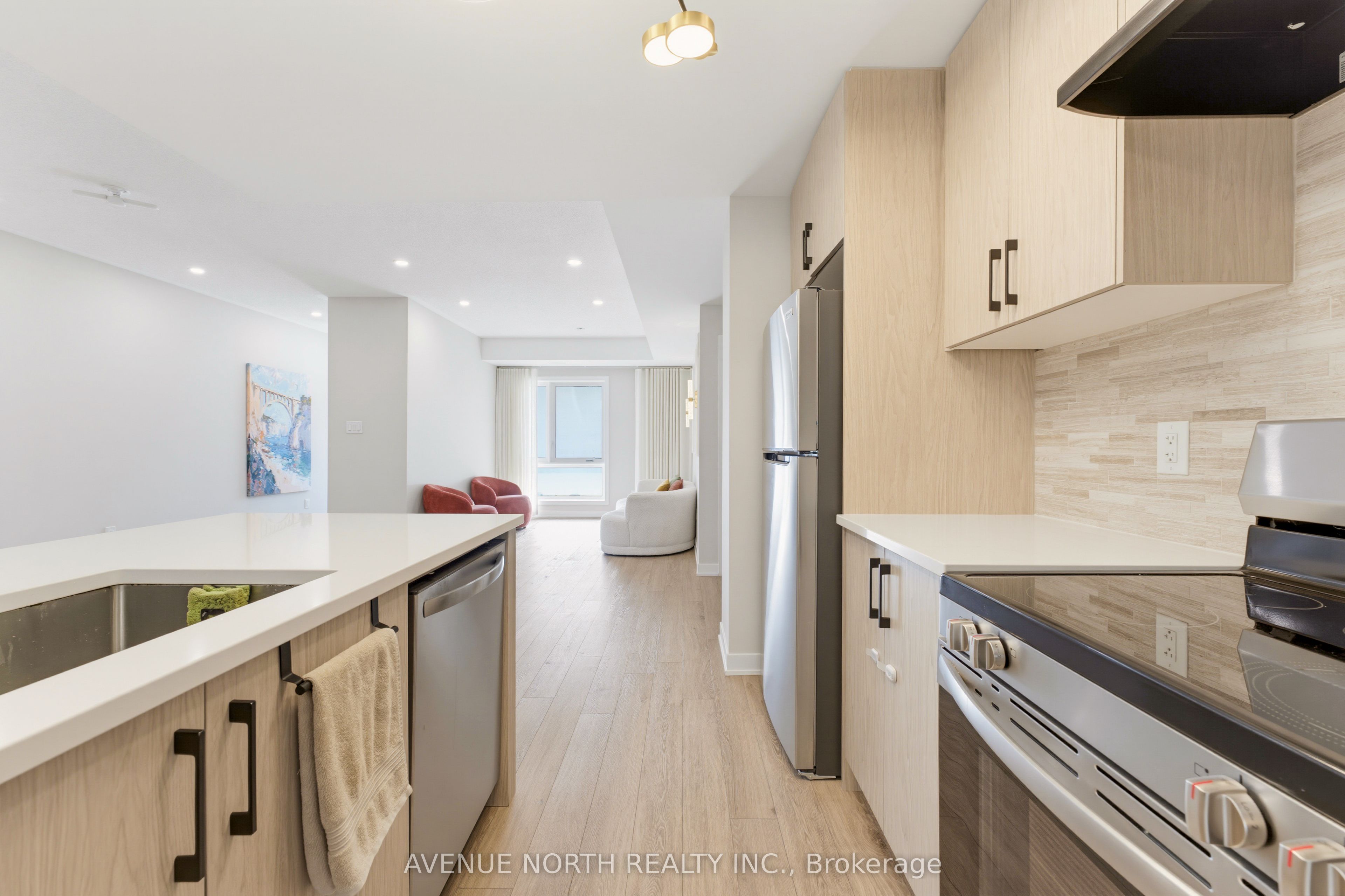 606 Parnian Private Property Photo 15