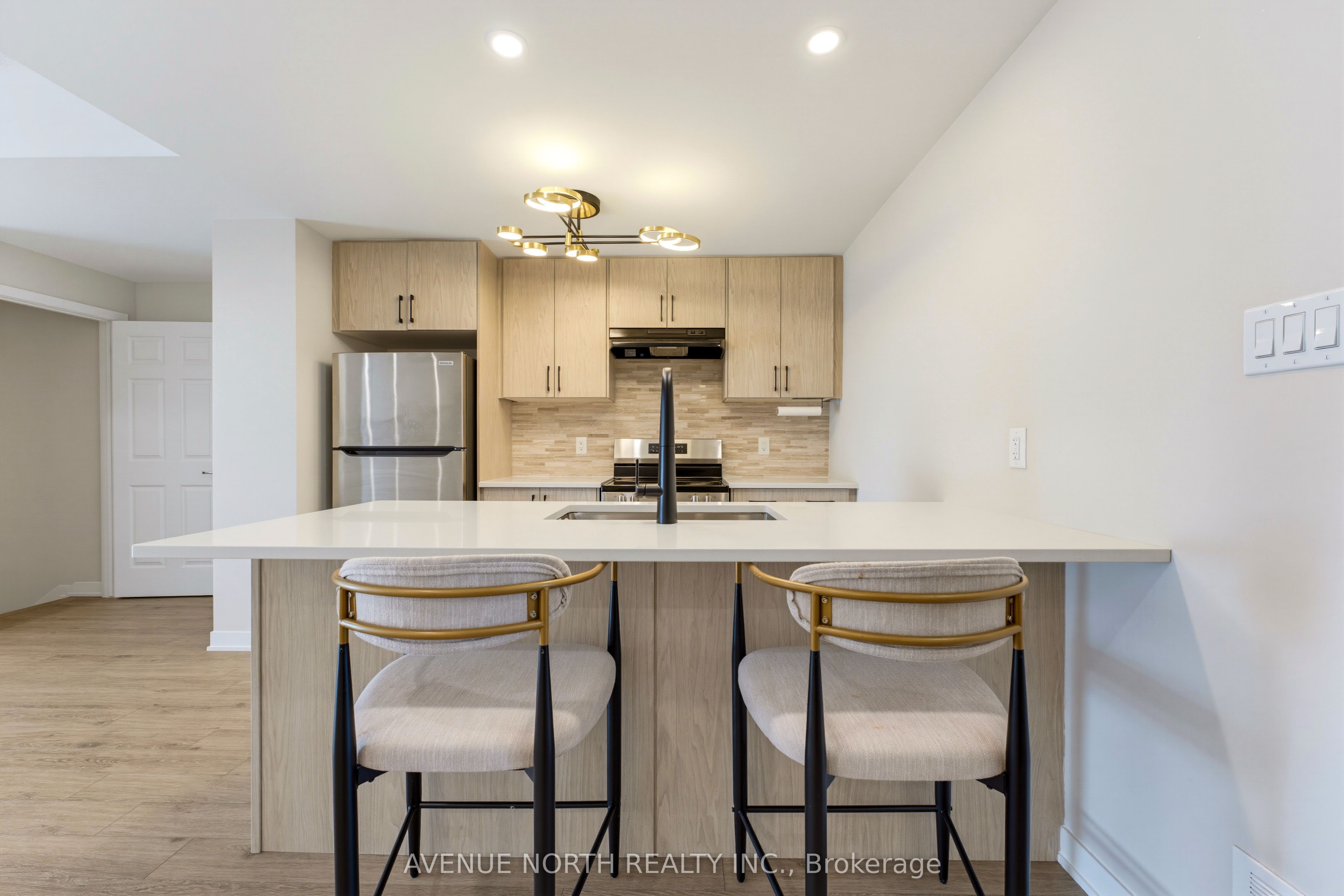 606 Parnian Private Property Photo 16