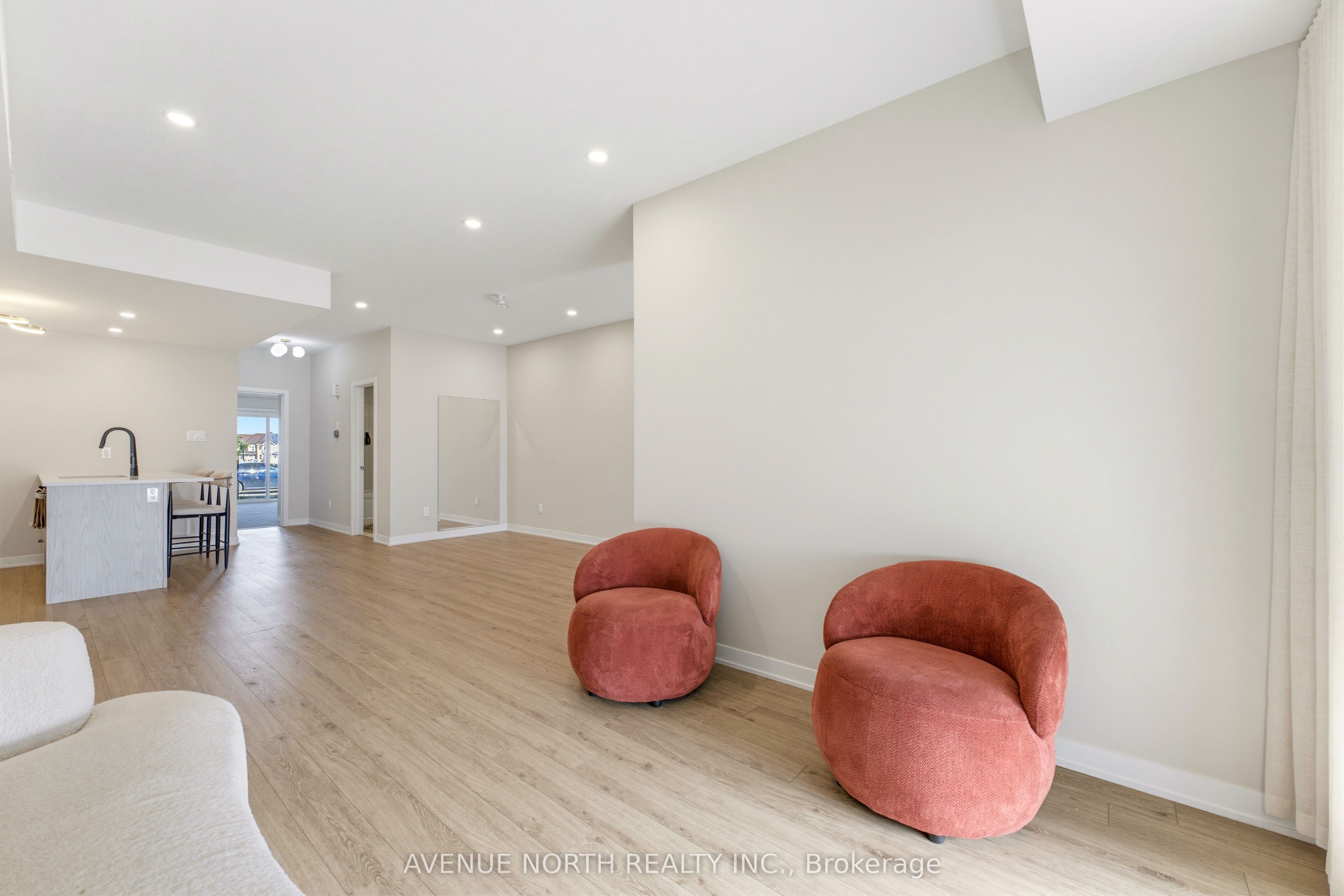 606 Parnian Private Property Photo 19