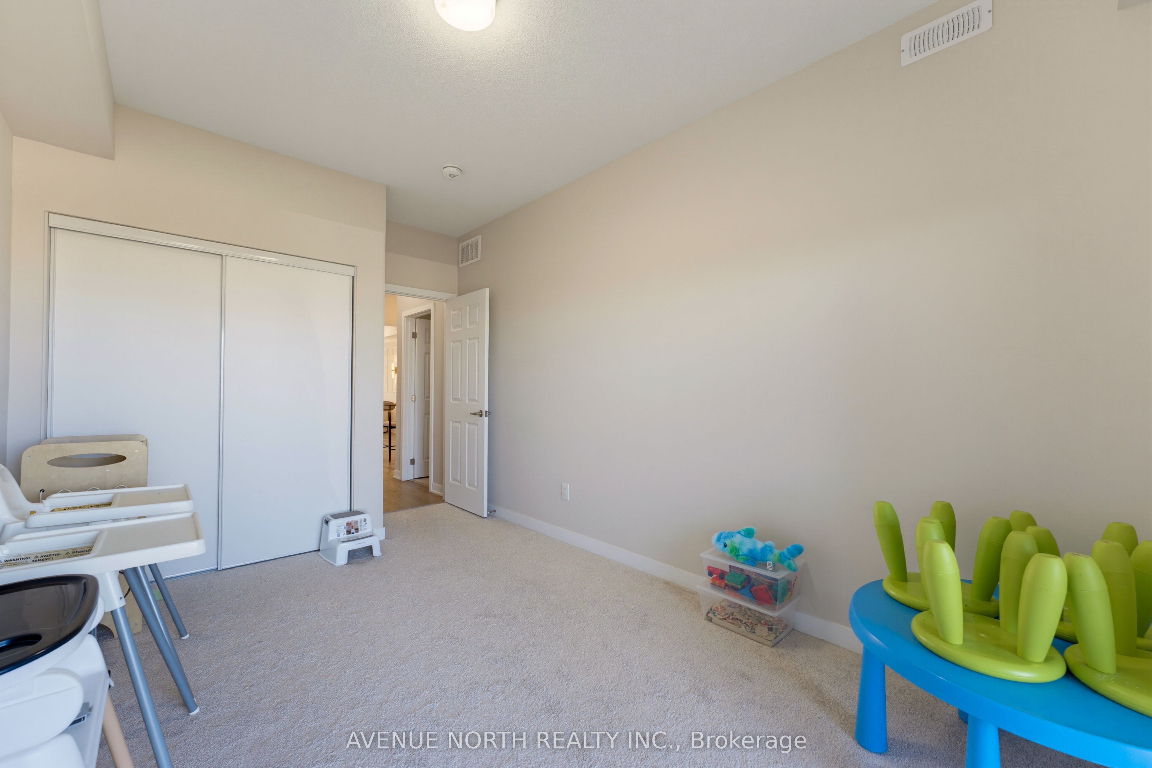 606 Parnian Private Property Photo 22