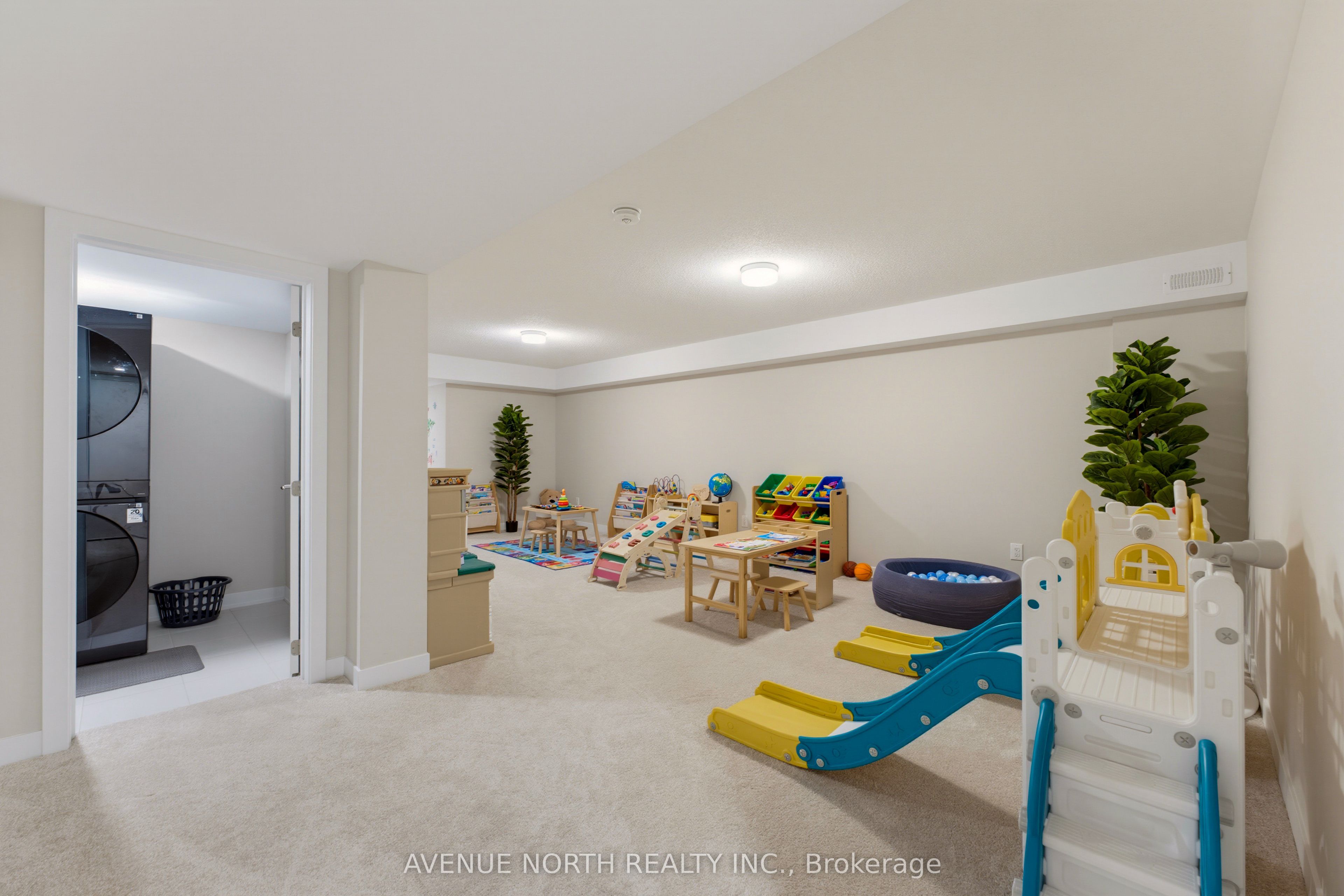 606 Parnian Private Property Photo 29