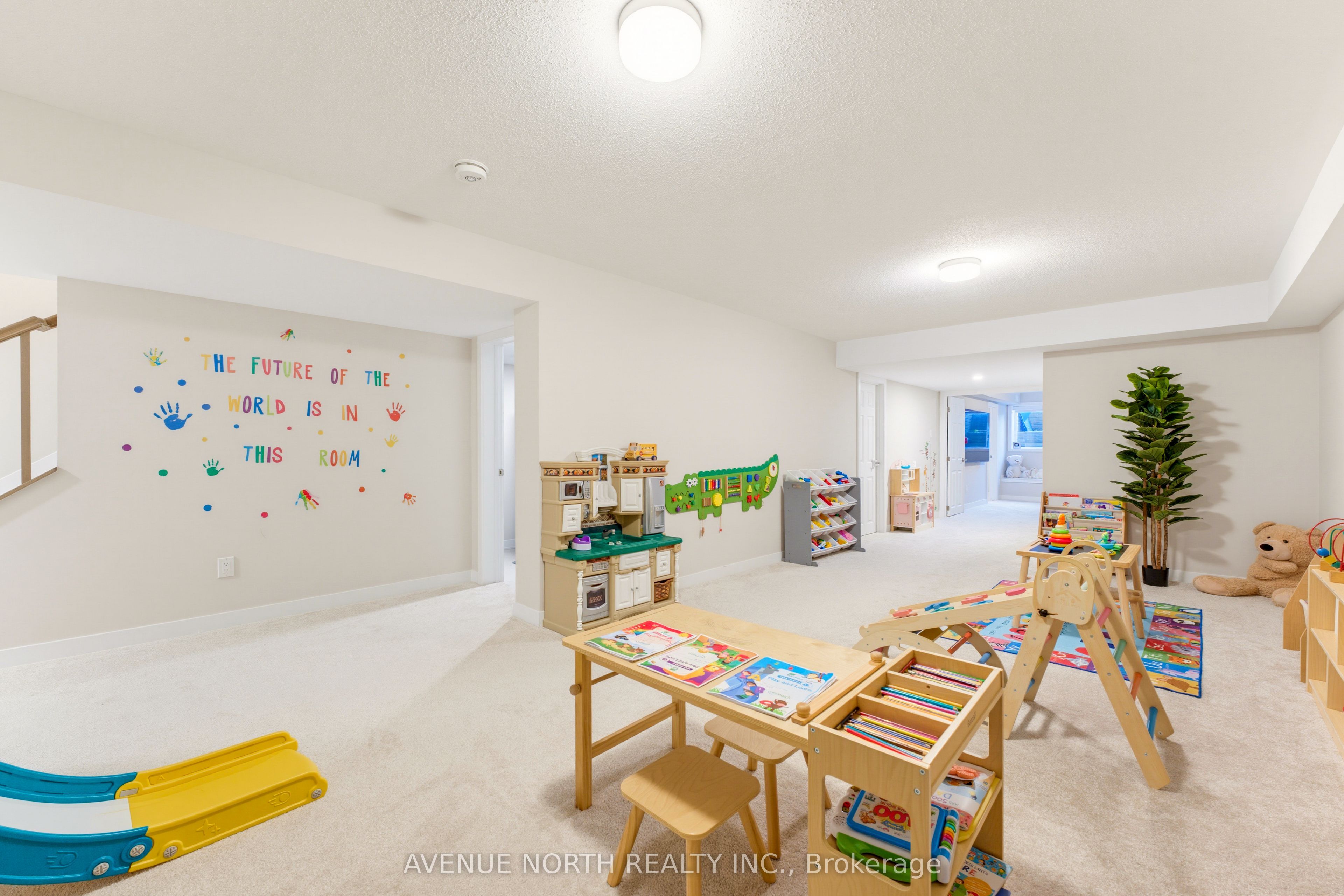 606 Parnian Private Property Photo 31