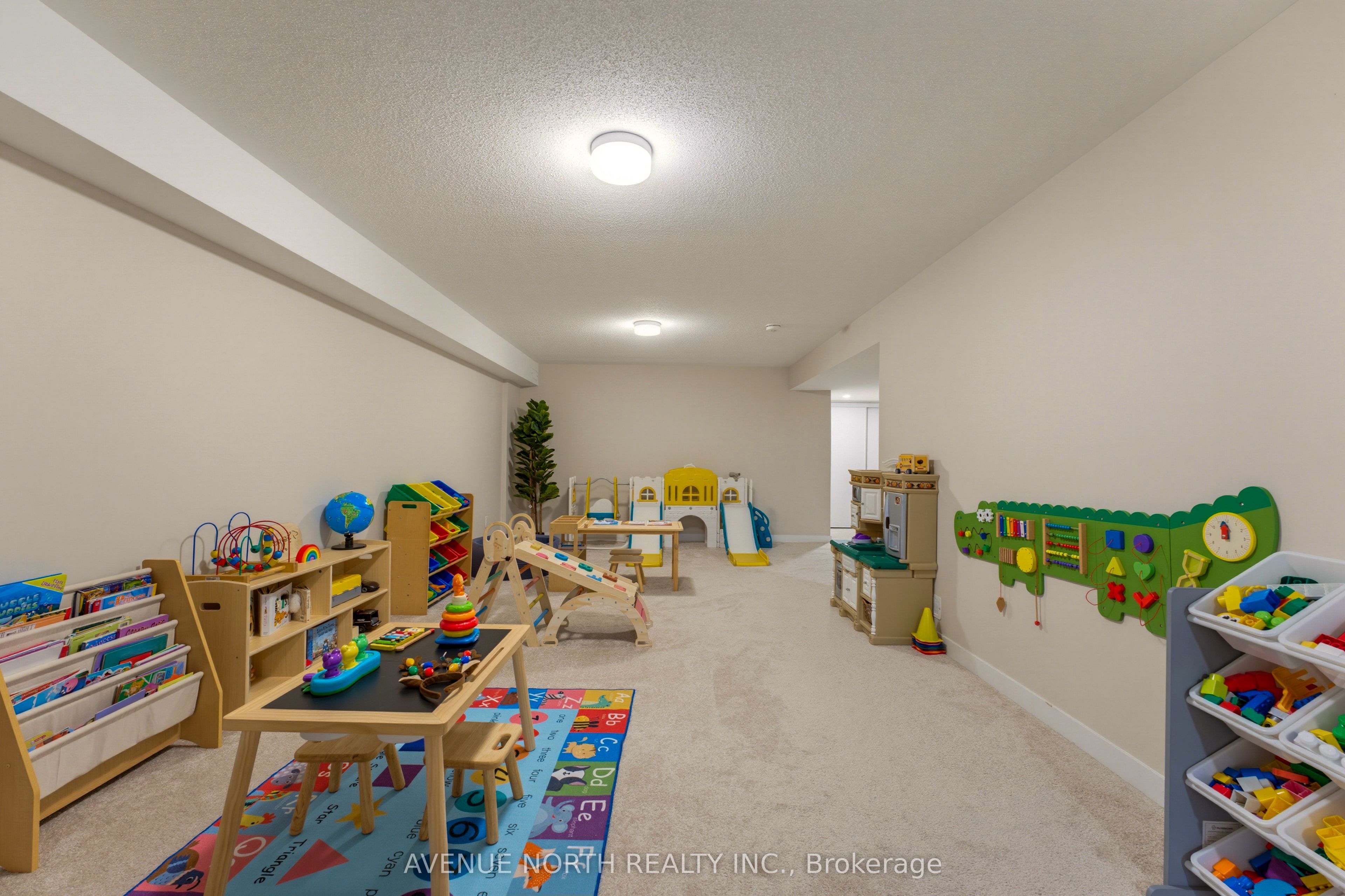 606 Parnian Private Property Photo 32