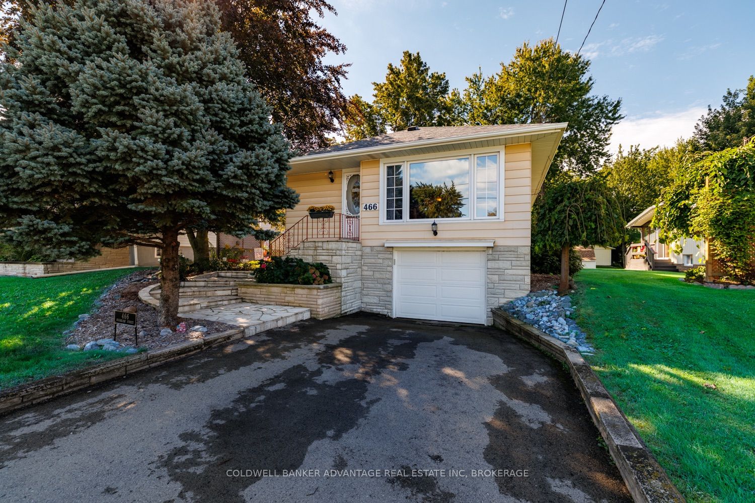 466 Sugarloaf Street Property Photo 1