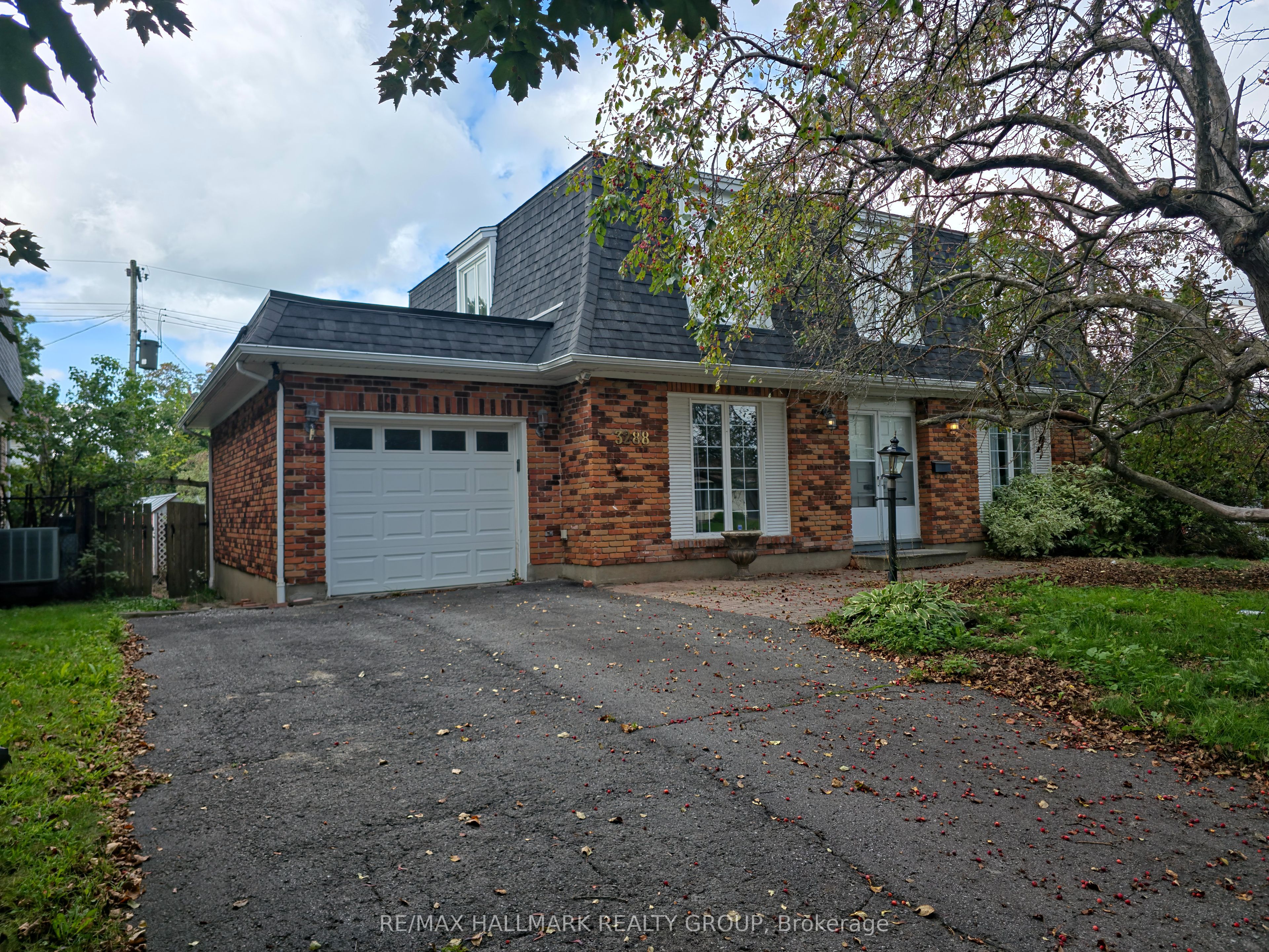 3288 Clearwater Crescent Property Photo 1