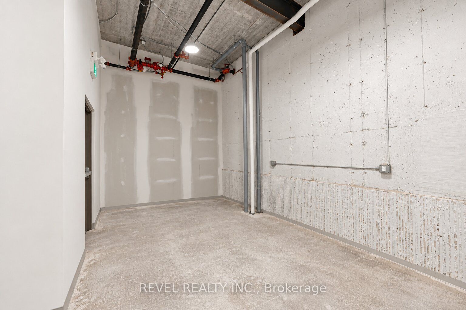 4390 Hillview Drive A Property Photo 6