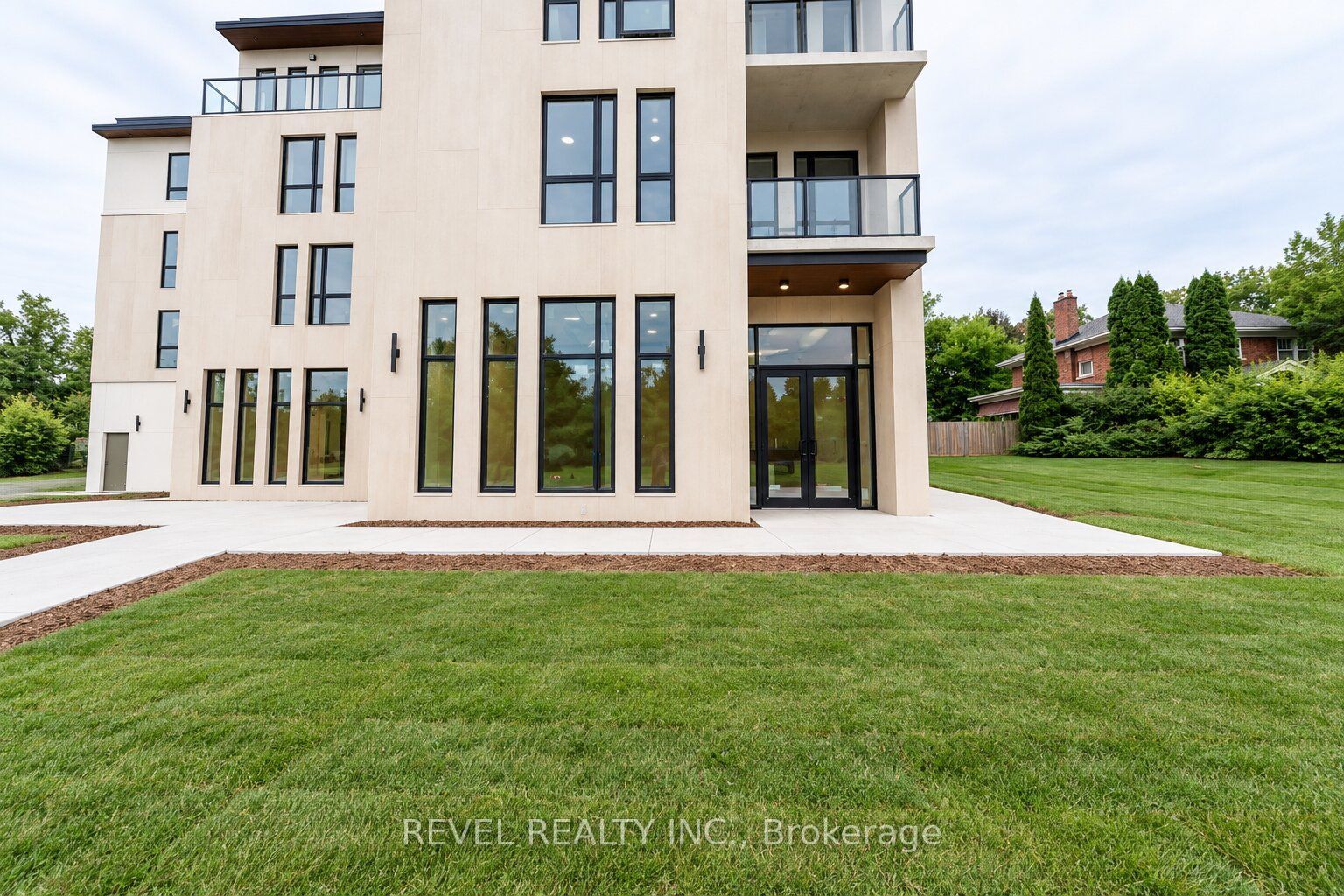 4390 Hillview Drive A Property Photo 12