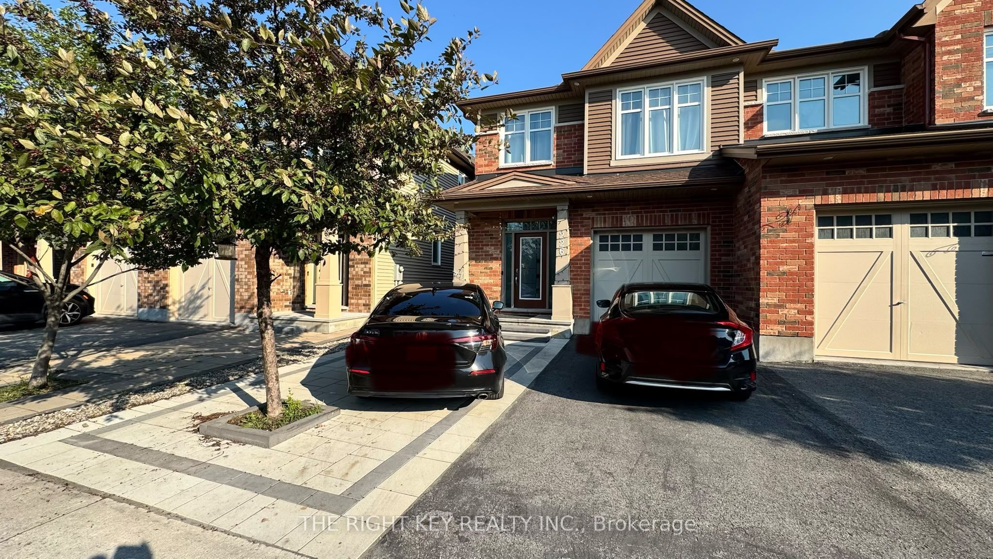 226 Fergus Crescent Property Photo 1