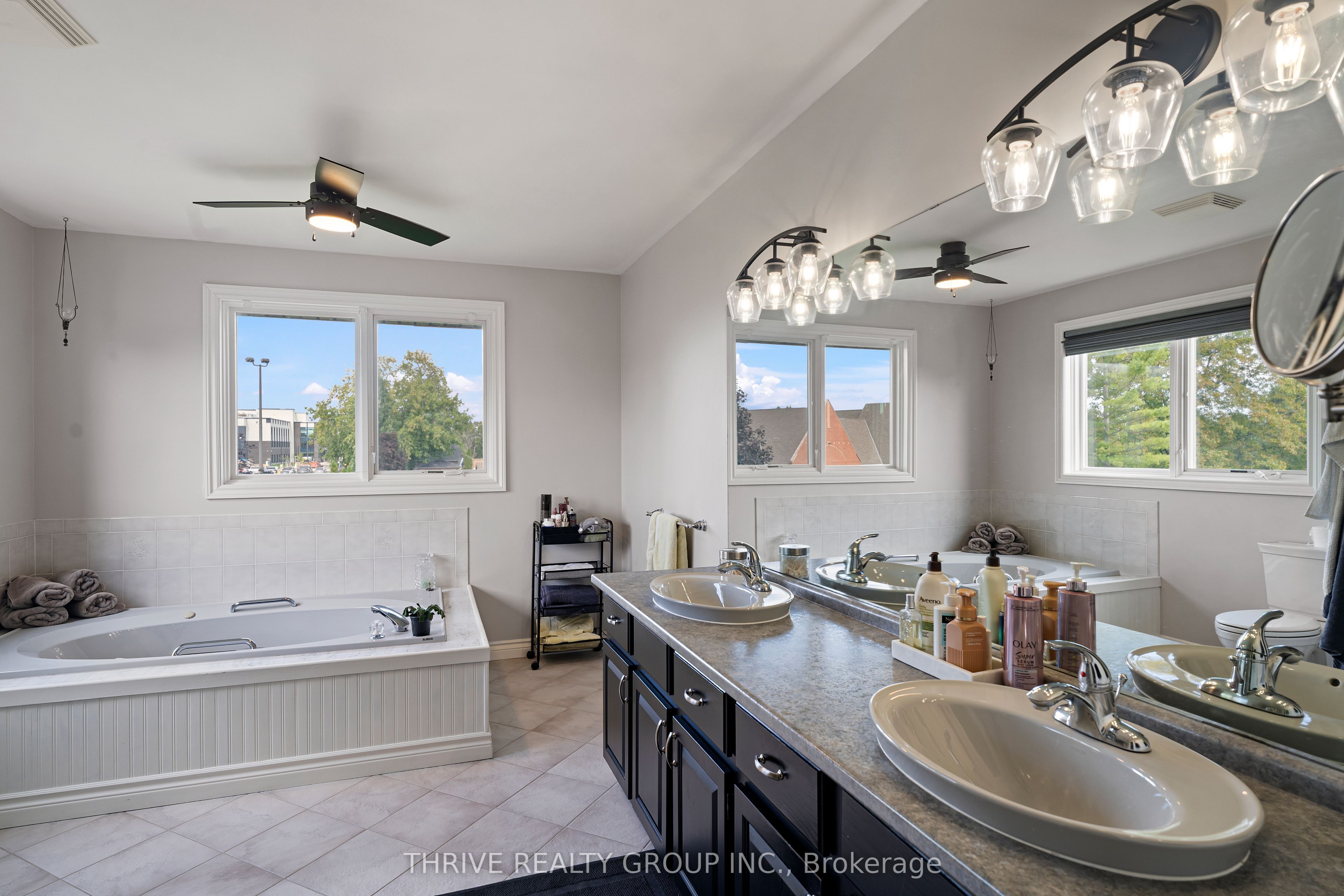 310 Huron Street W Property Photo 28
