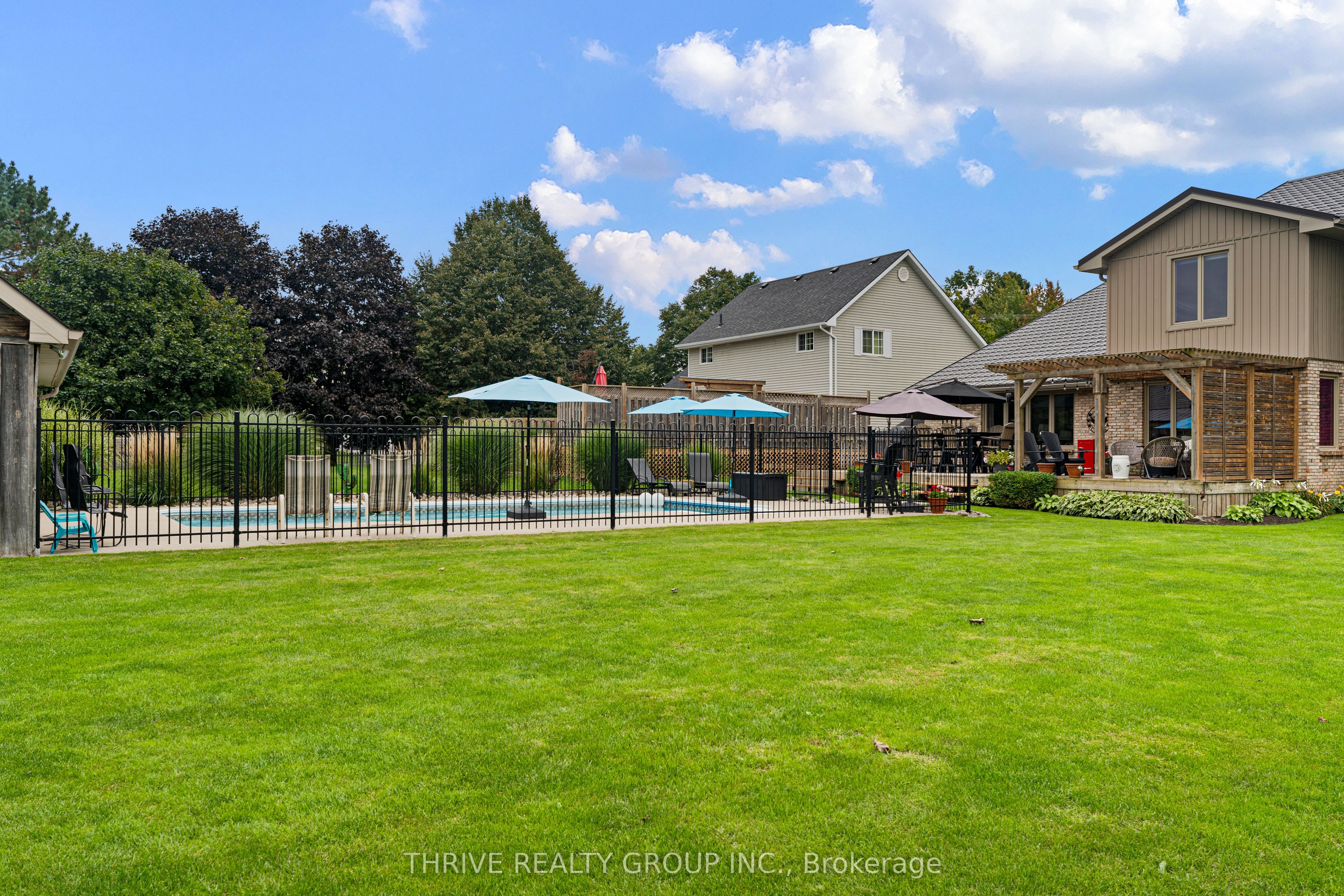 310 Huron Street W Property Photo 44