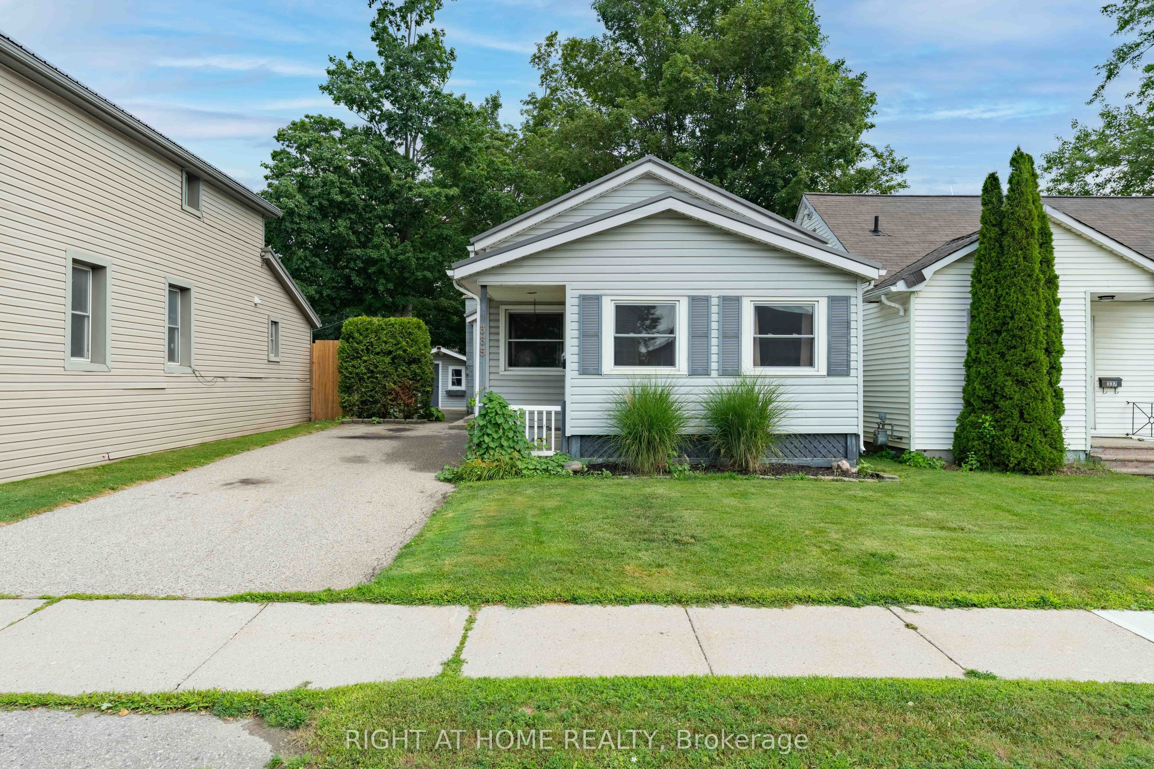 335 Talbot Street E Property Photo 2