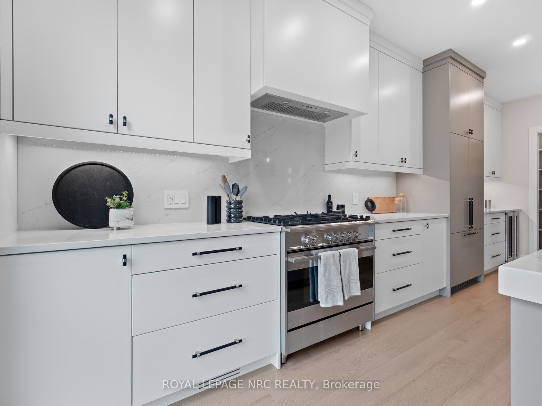 100 Moody Street Property Photo 15