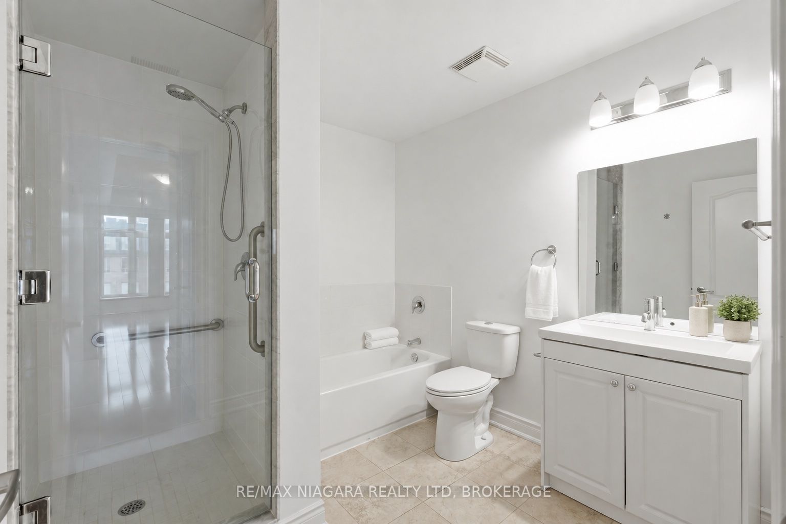 8111 Forest Glen Drive 424 Property Photo 12