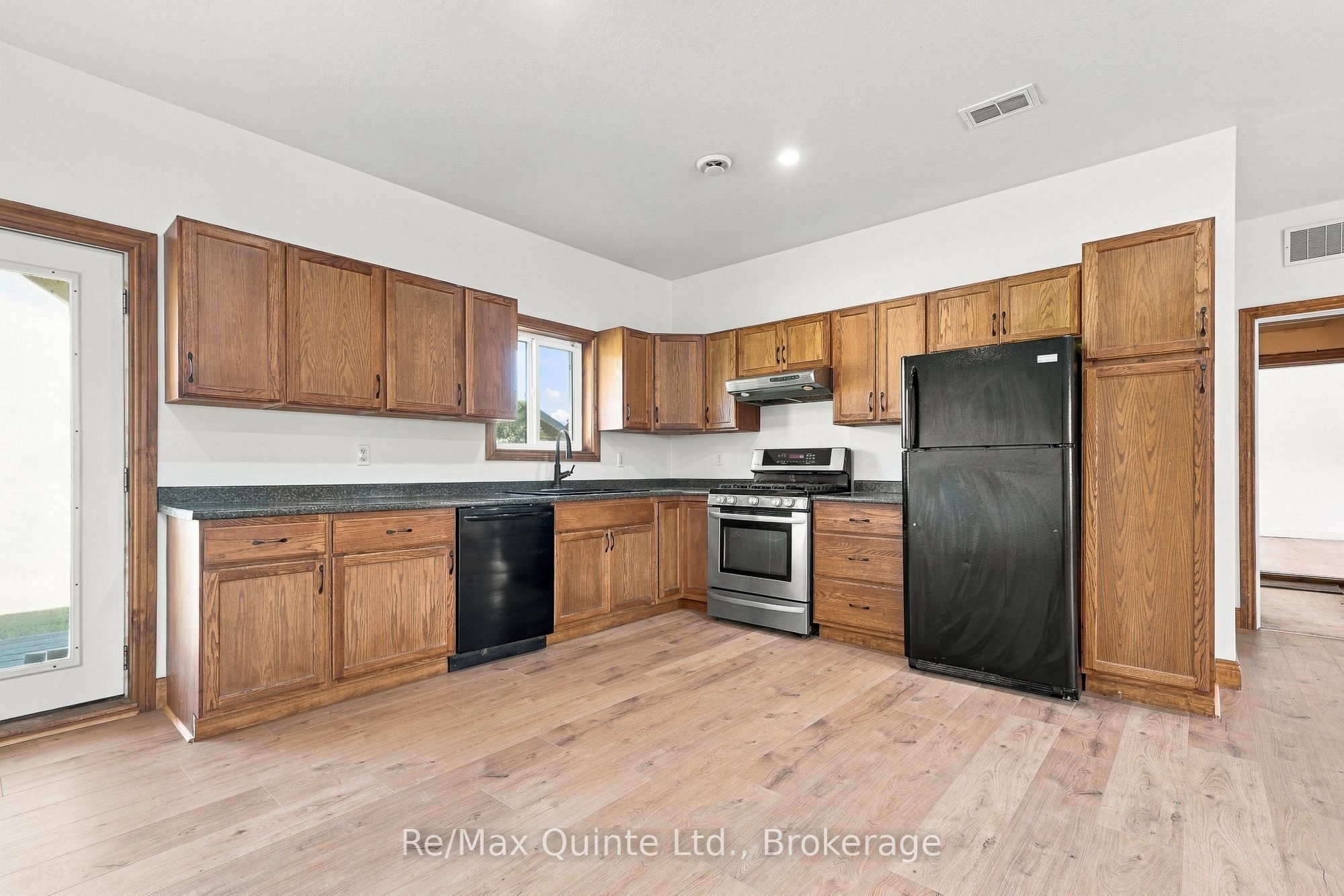 1128 Island Road Property Photo 8