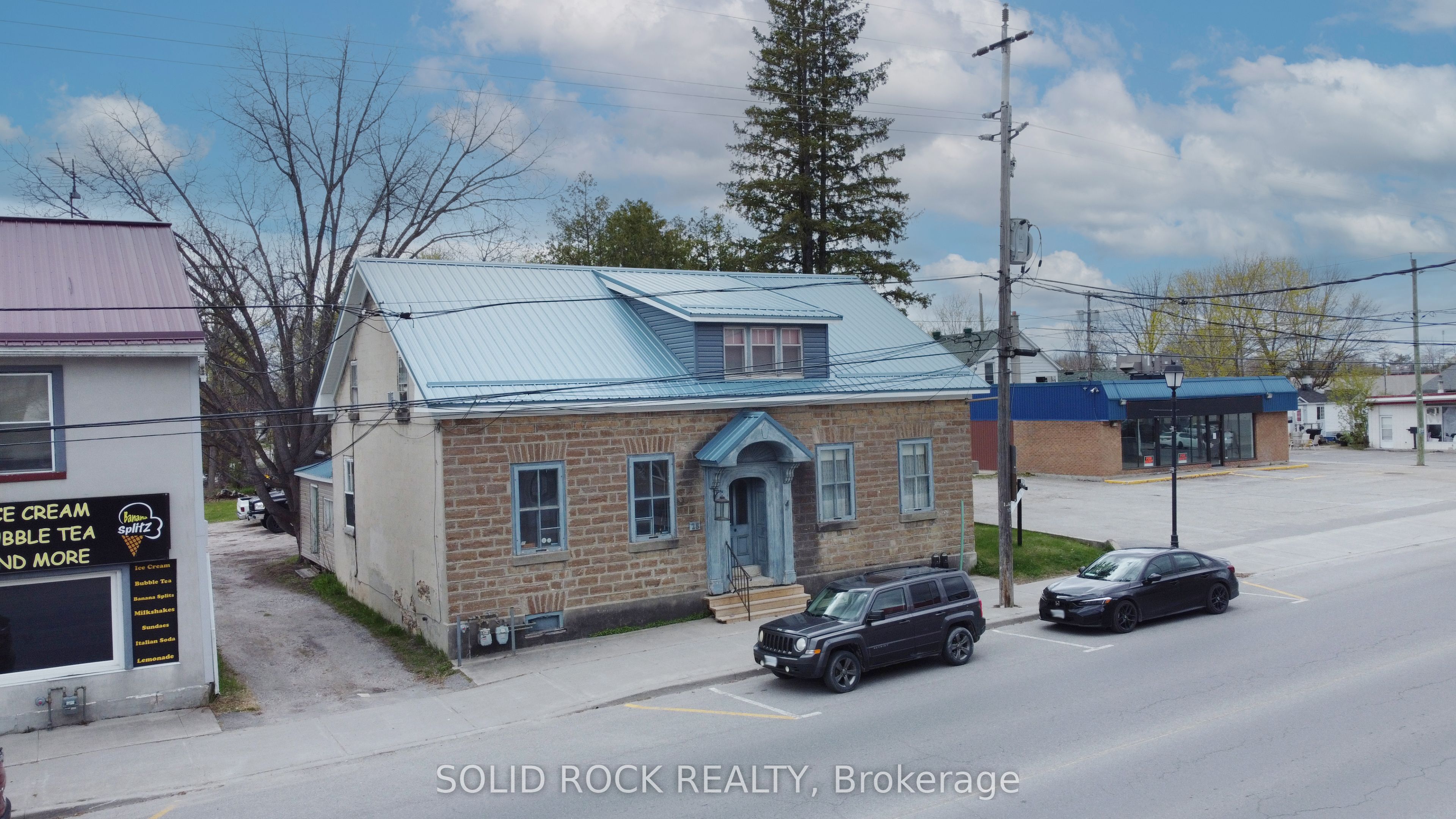 28 Wilson Street W Property Photo 2