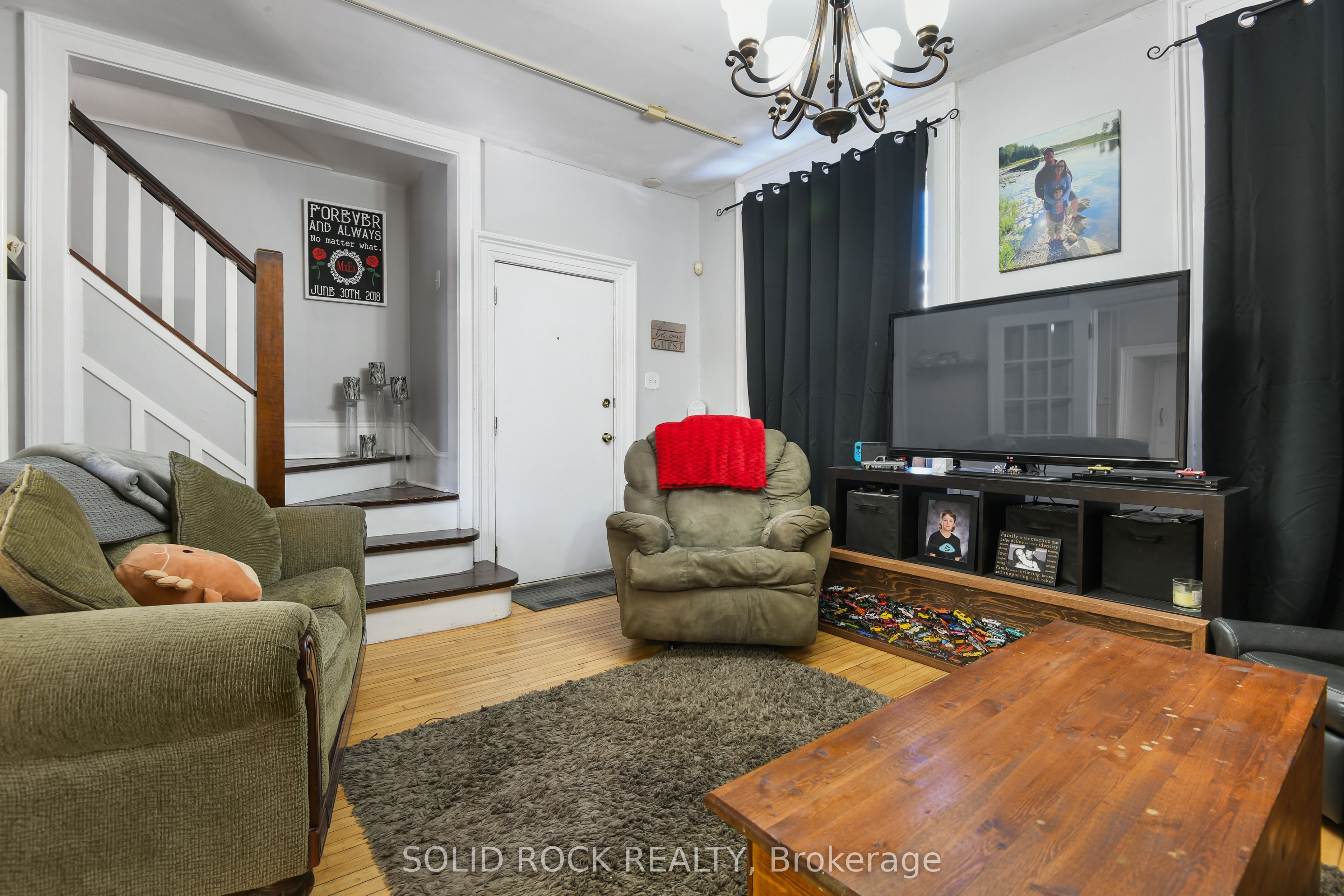 28 Wilson Street W Property Photo 5