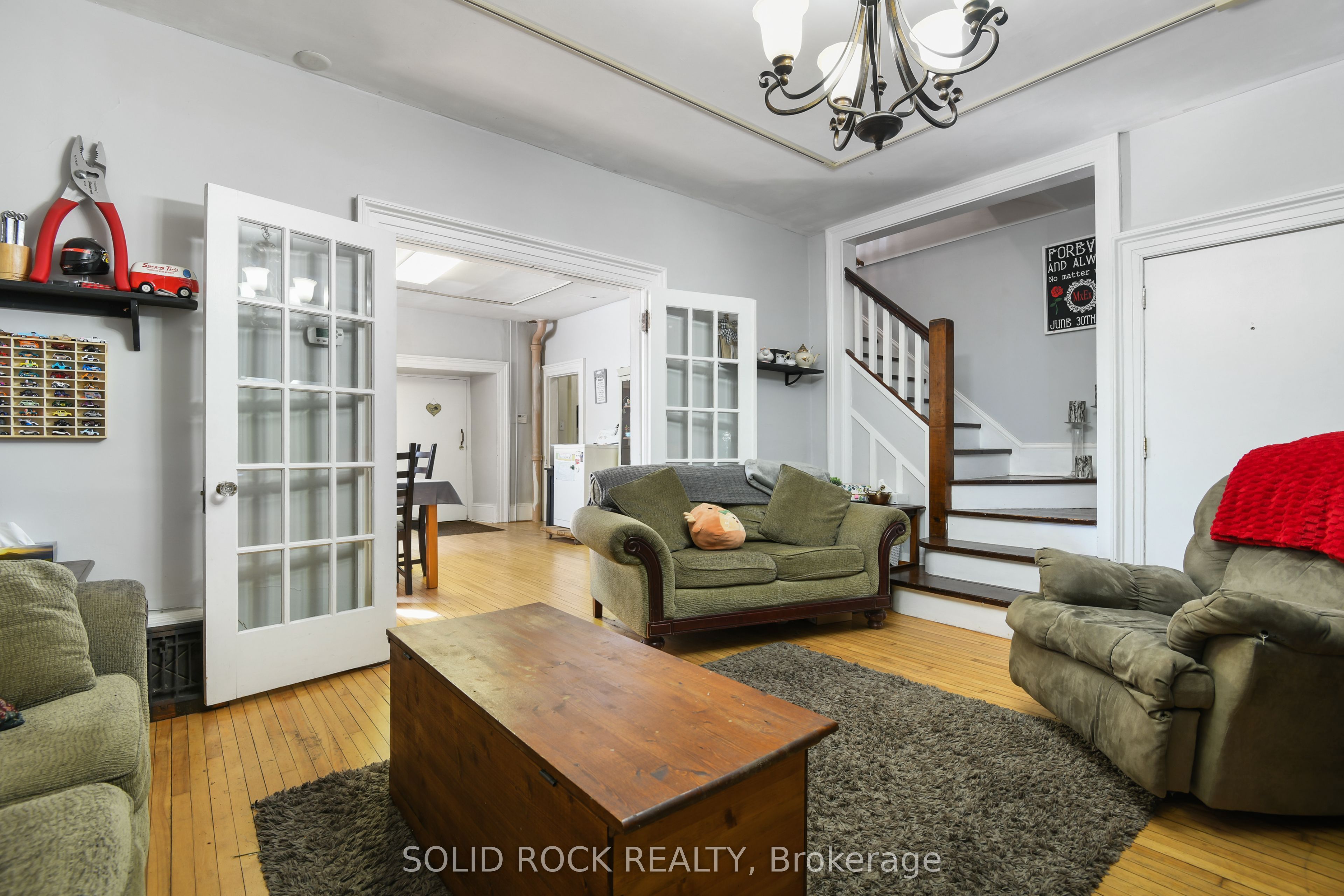 28 Wilson Street W Property Photo 6