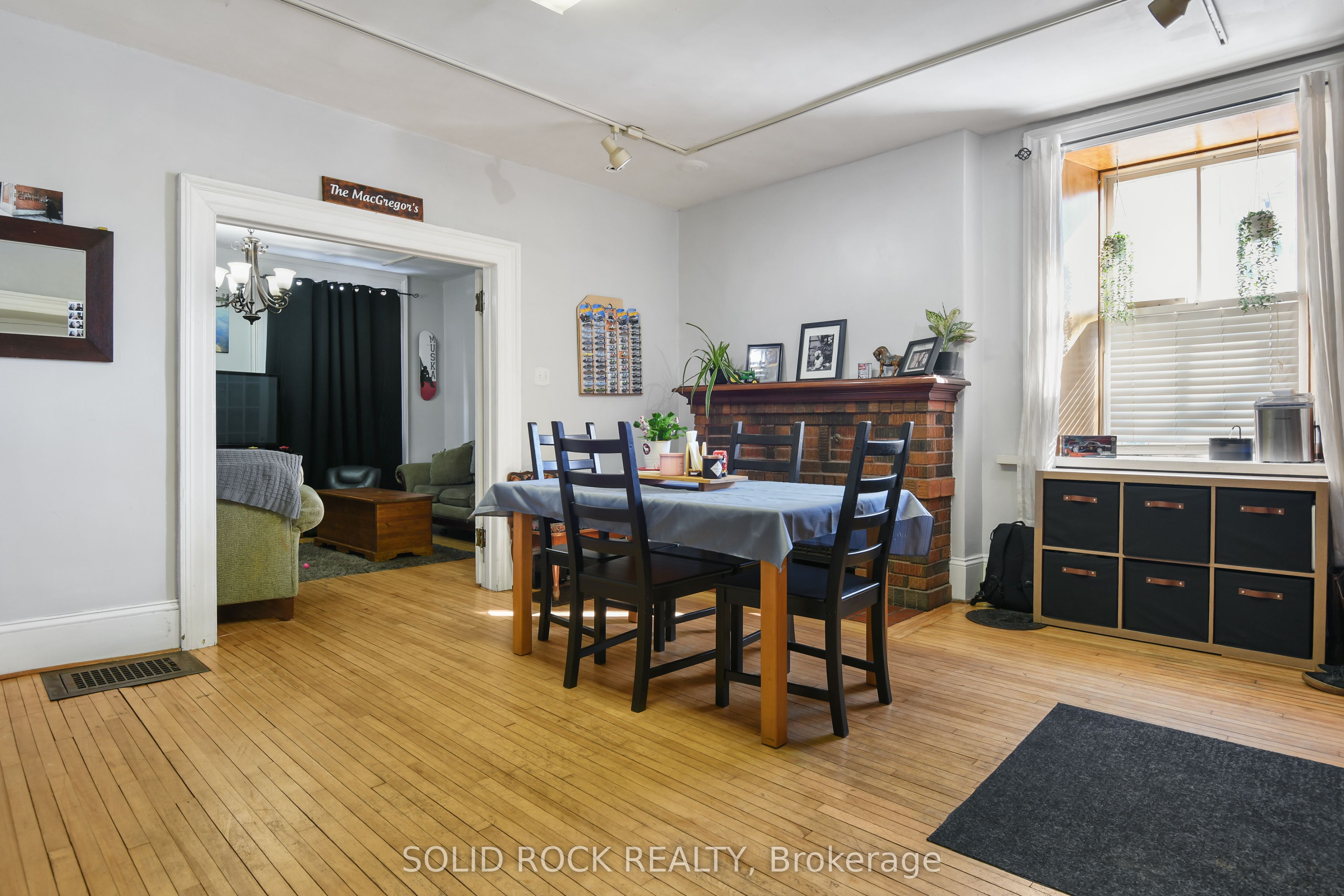 28 Wilson Street W Property Photo 7